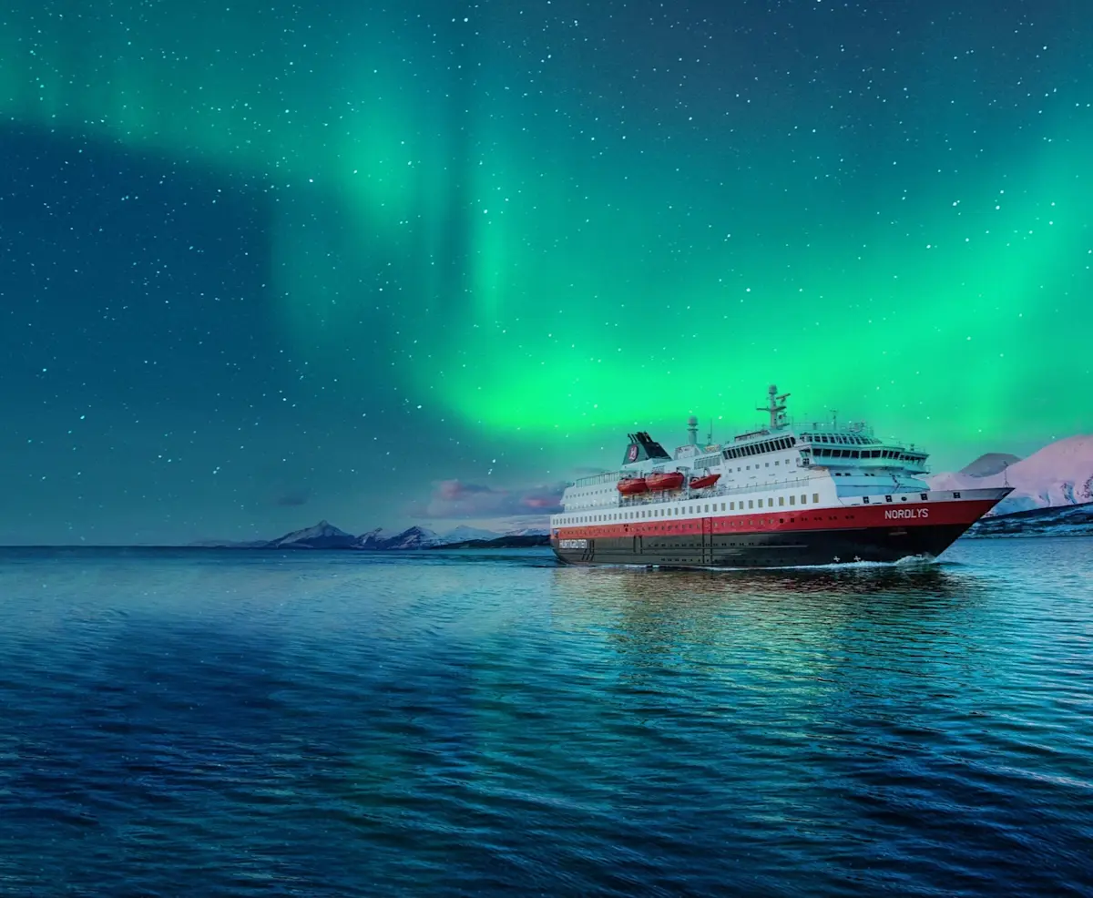 The Coastal Express – with Regional Direct Flights – Bergen - Kirkenes - Bergen (Roundtrip)