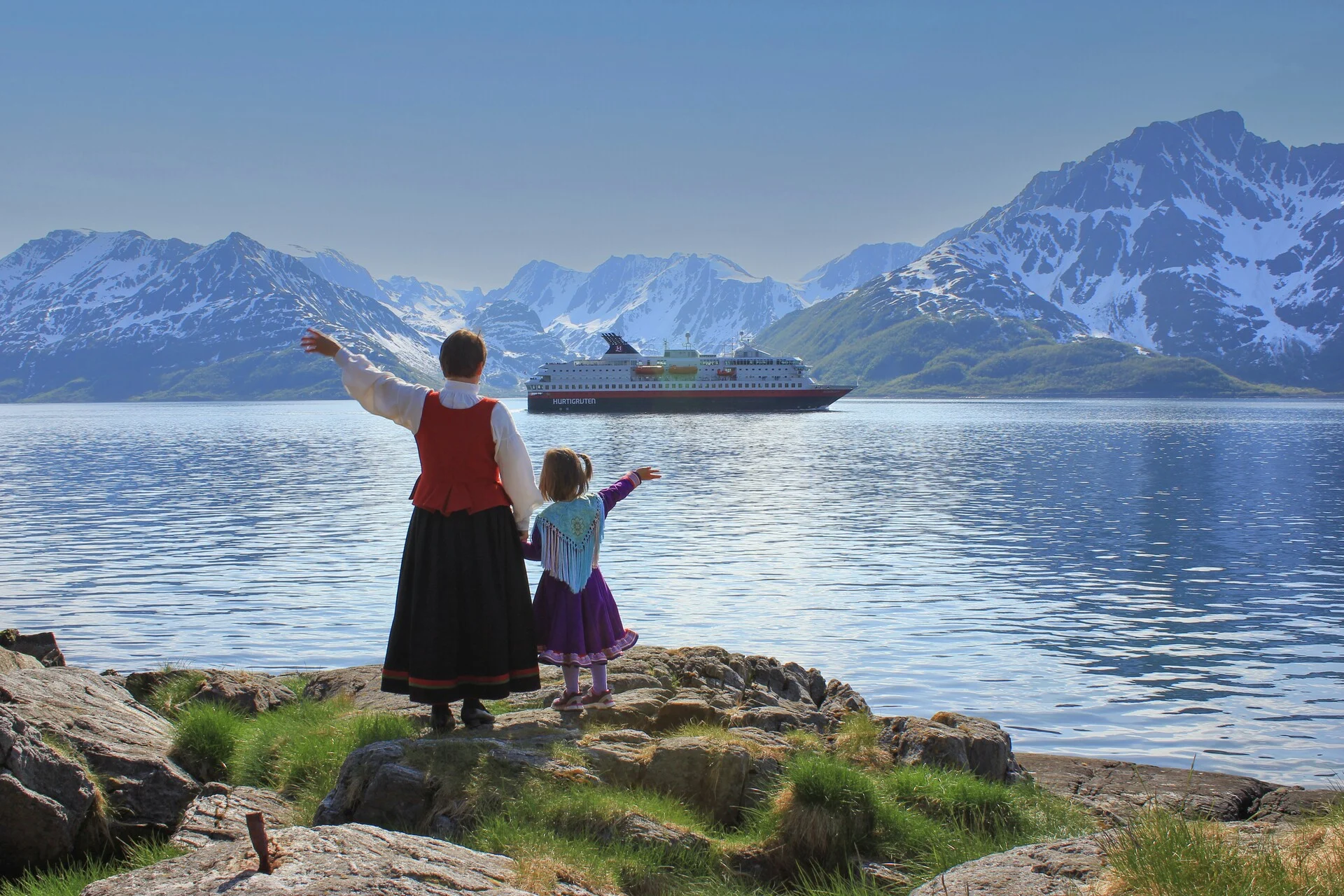 Two generations meets Hurtigruten Norway HGR 120269 1920 Photo Guest Images (1)