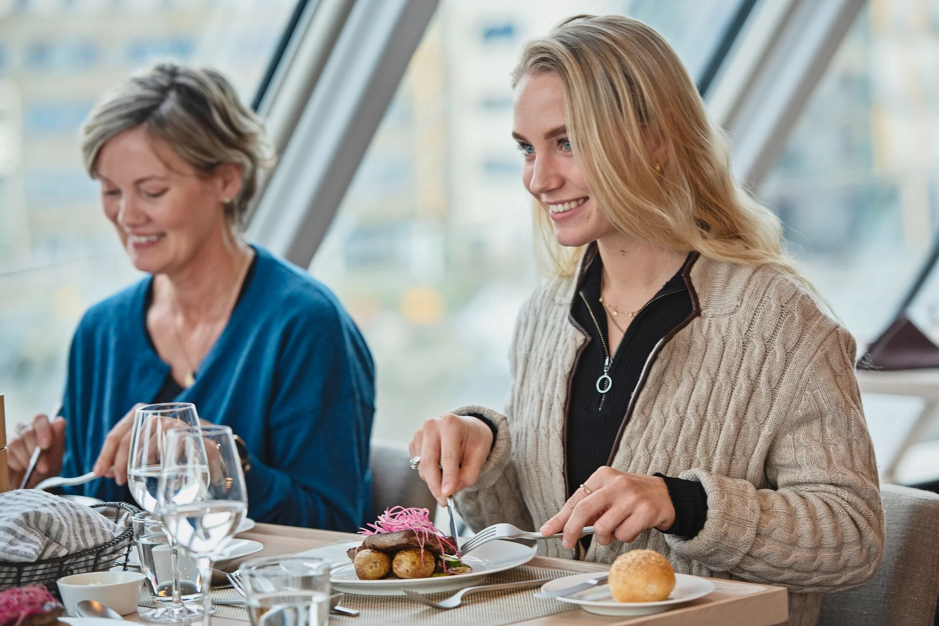 MS Otto Sverdrup Von Hamburg ans Nordkap Hurtigruten DE