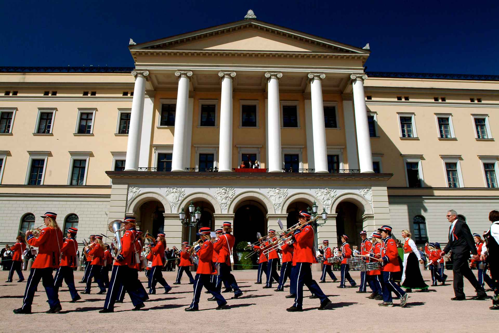 17-may-royal-palace-oslo-Nancy Bundt - VisitNorway.com
