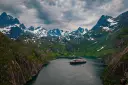 MS Trollfjord naviguant dans le Trollfjord en Norvège