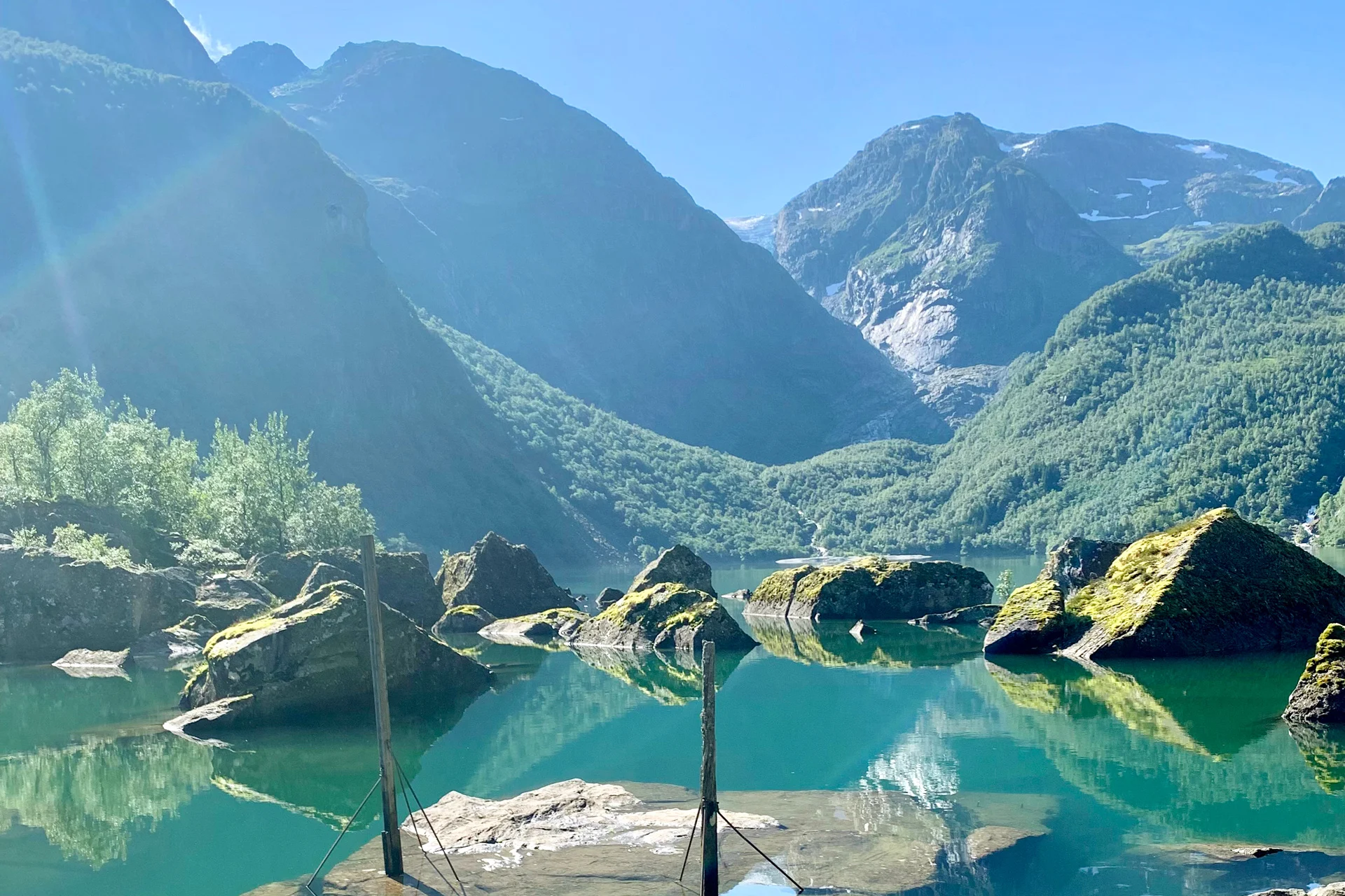 Hike-to-Lake-Bondhusvatnet-image-00012-1920x1280