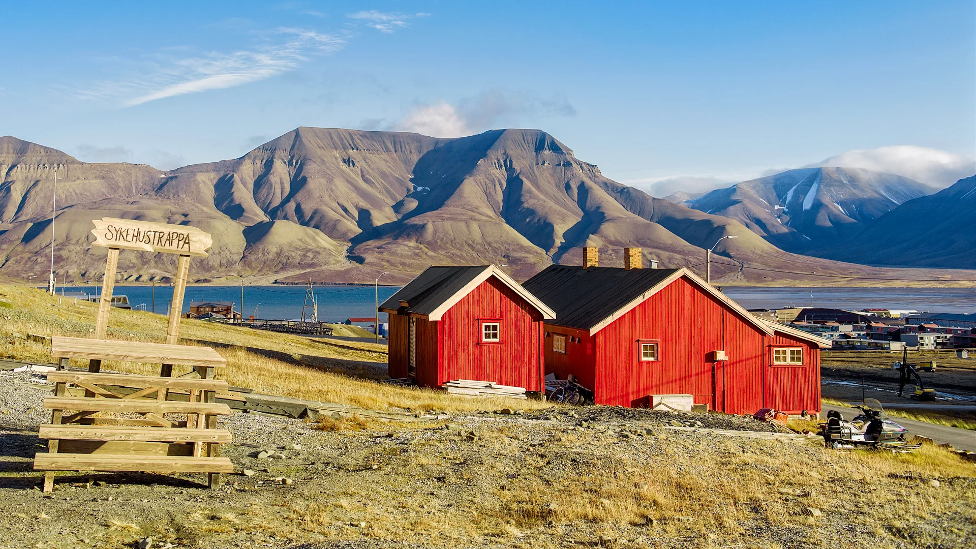 06 Longyearbyen Svalbard HGR 124407 Photo Agurtxane Concellon 1920x1080