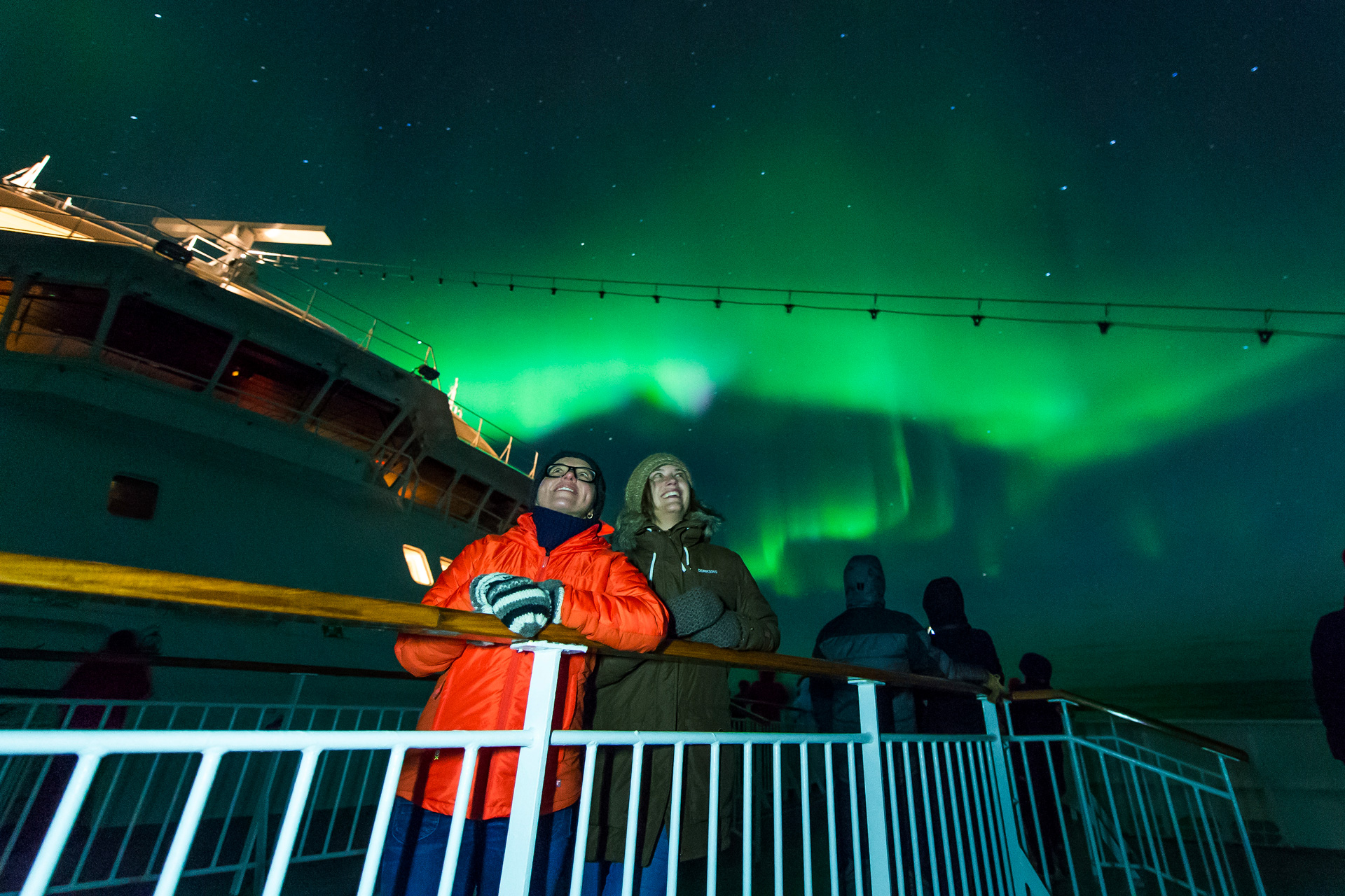 hurtigruten-ship-winter-orjan-bertelsen