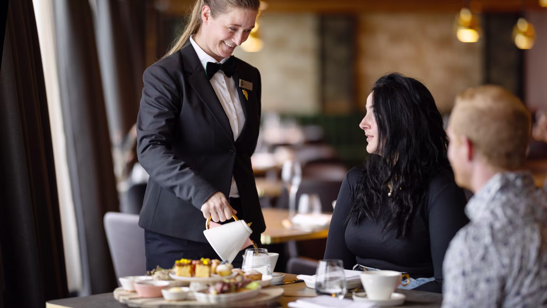 20240902-MS-Trollfjord-Afternoon-Tea-24-Espen-Mills 1920x1080