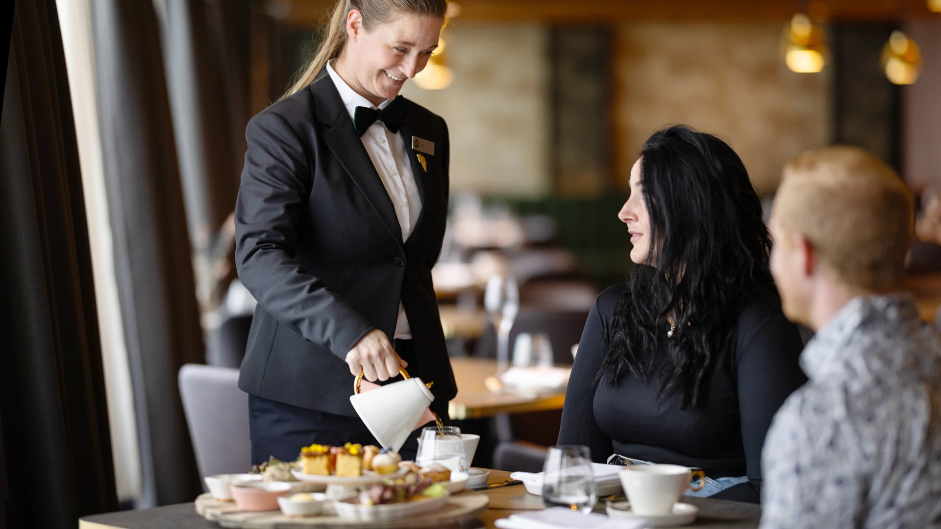 20240902-MS-Trollfjord-Afternoon-Tea-24-Espen-Mills 1920x1080