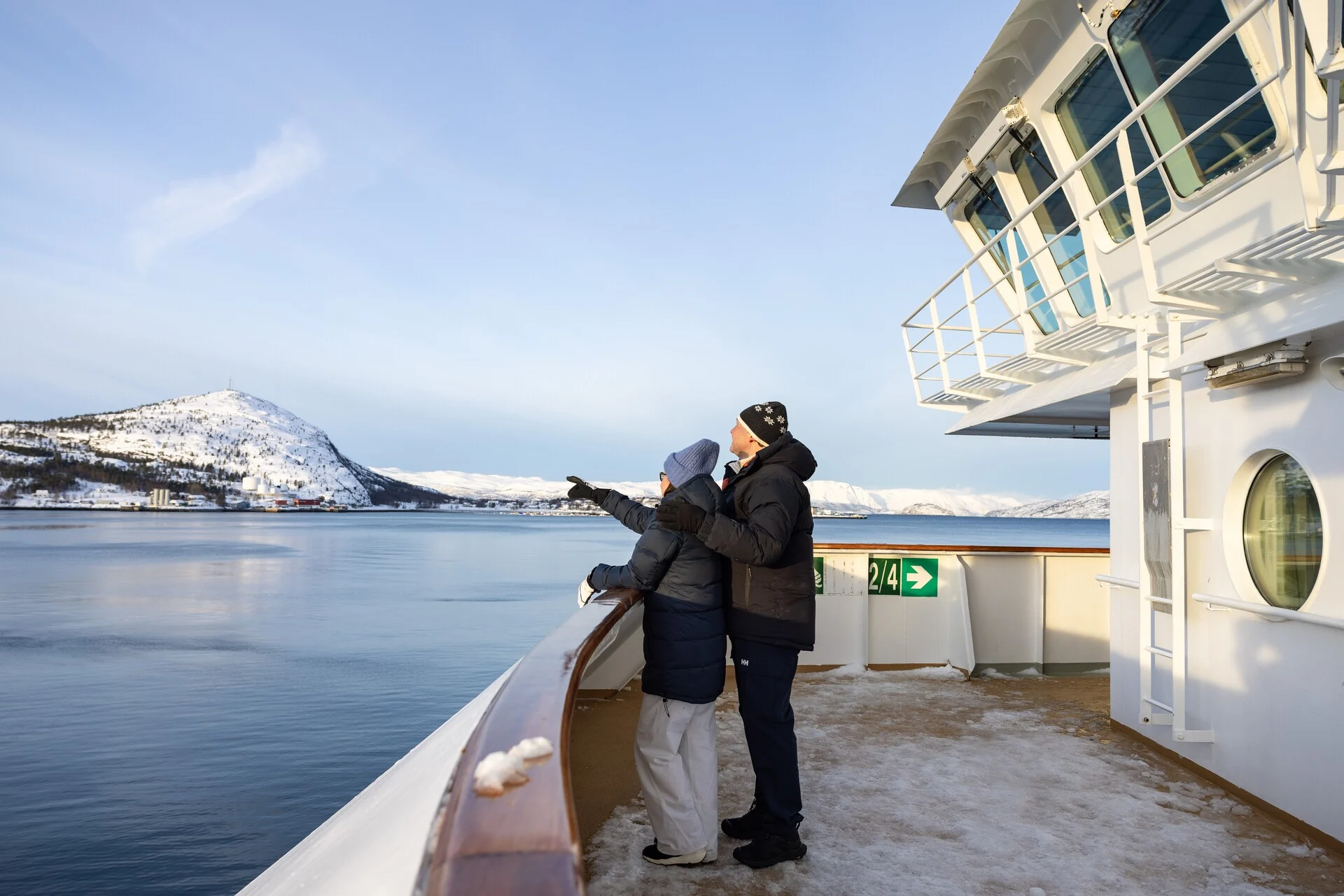 couple-ms-trollfjord-winter-north-cape-line-espen-mills