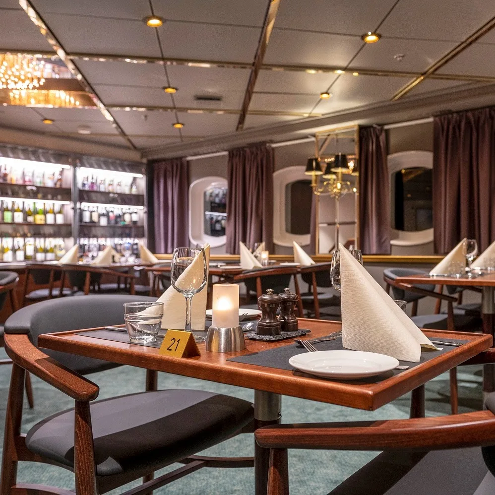 restaurant-dining-ms-vesteralen-tor-farstad