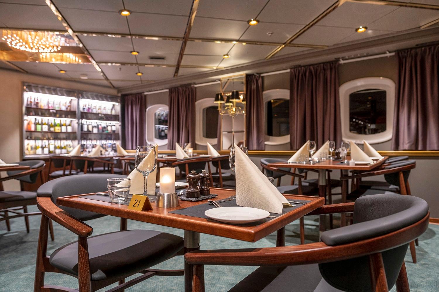 restaurant-dining-ms-vesteralen-tor-farstad