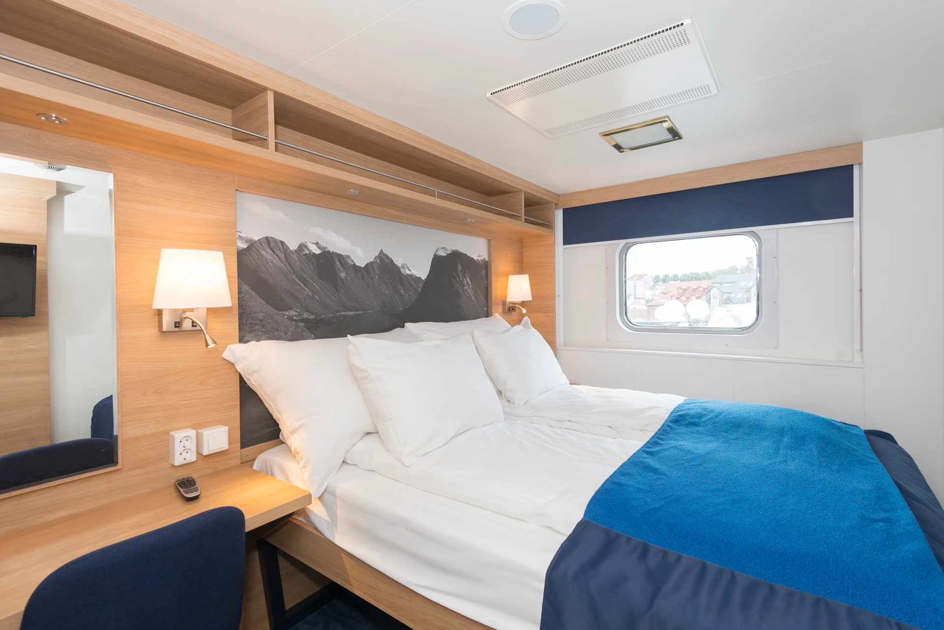 MS Polarlys Arctic Superior U2D Bed