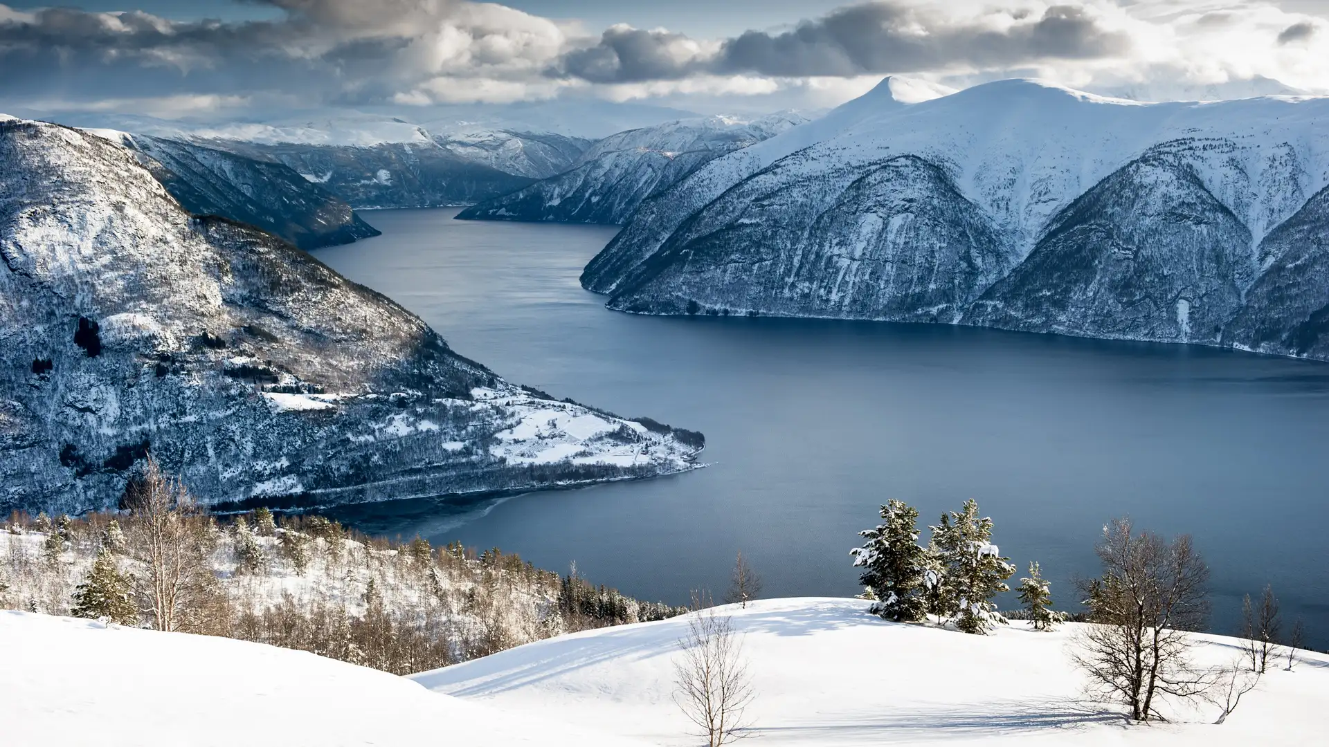 Sognefjord-in-Winter-Sverre-Hjørnevik-www.fjordnorway.com-FN868CHM