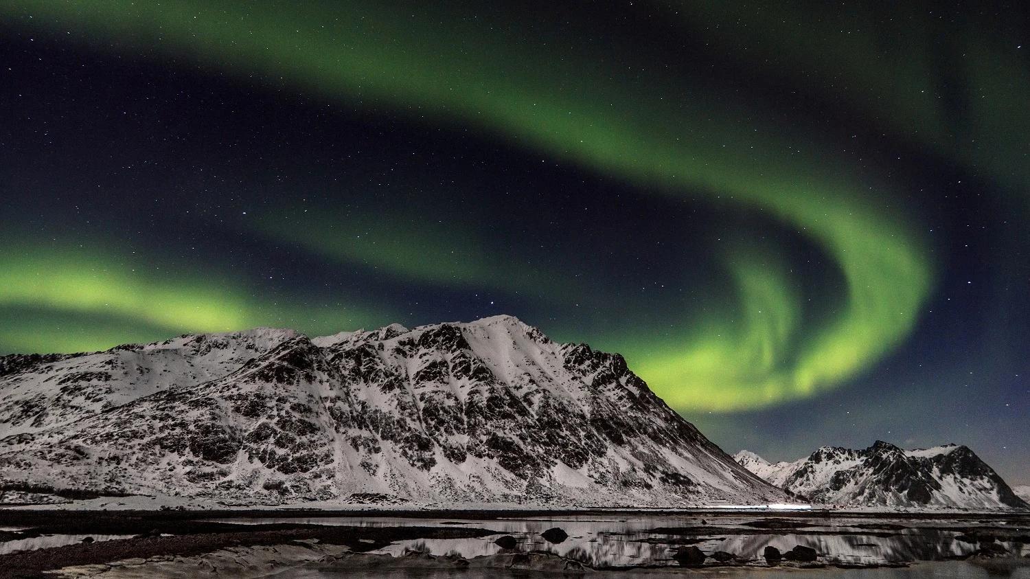 Norway Lofoten Northern Lights ©Giulio Ercolani Alamy E7AMH0 -Original- (1)