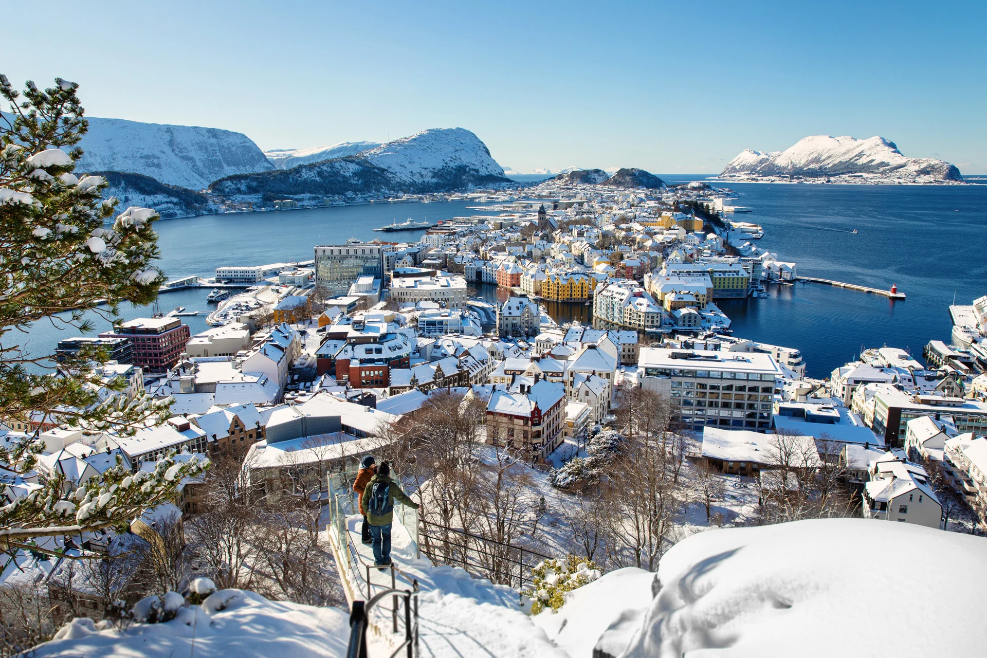 Steigen Sie 418 Stufen hinauf, um den Panoramablick vom Berg Aksla in Ålesund zu genießen.