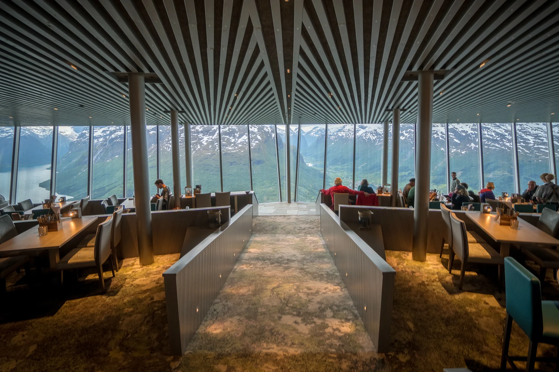 Restaurant-Hoven-Lars-Korvald 1920x1280 3x2