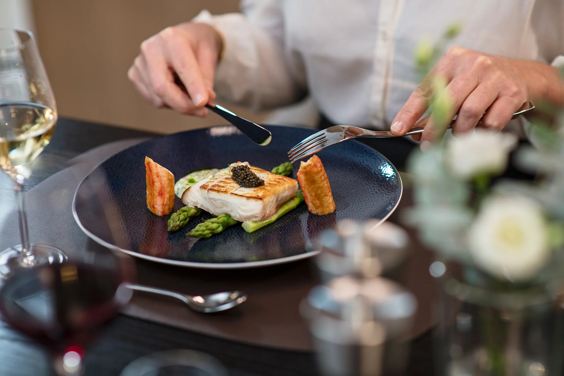 Genießen Sie norwegische Küche aus regionalen Zutaten als Teil Ihres Vollpension-Erlebnisses an Bord von Hurtigruten