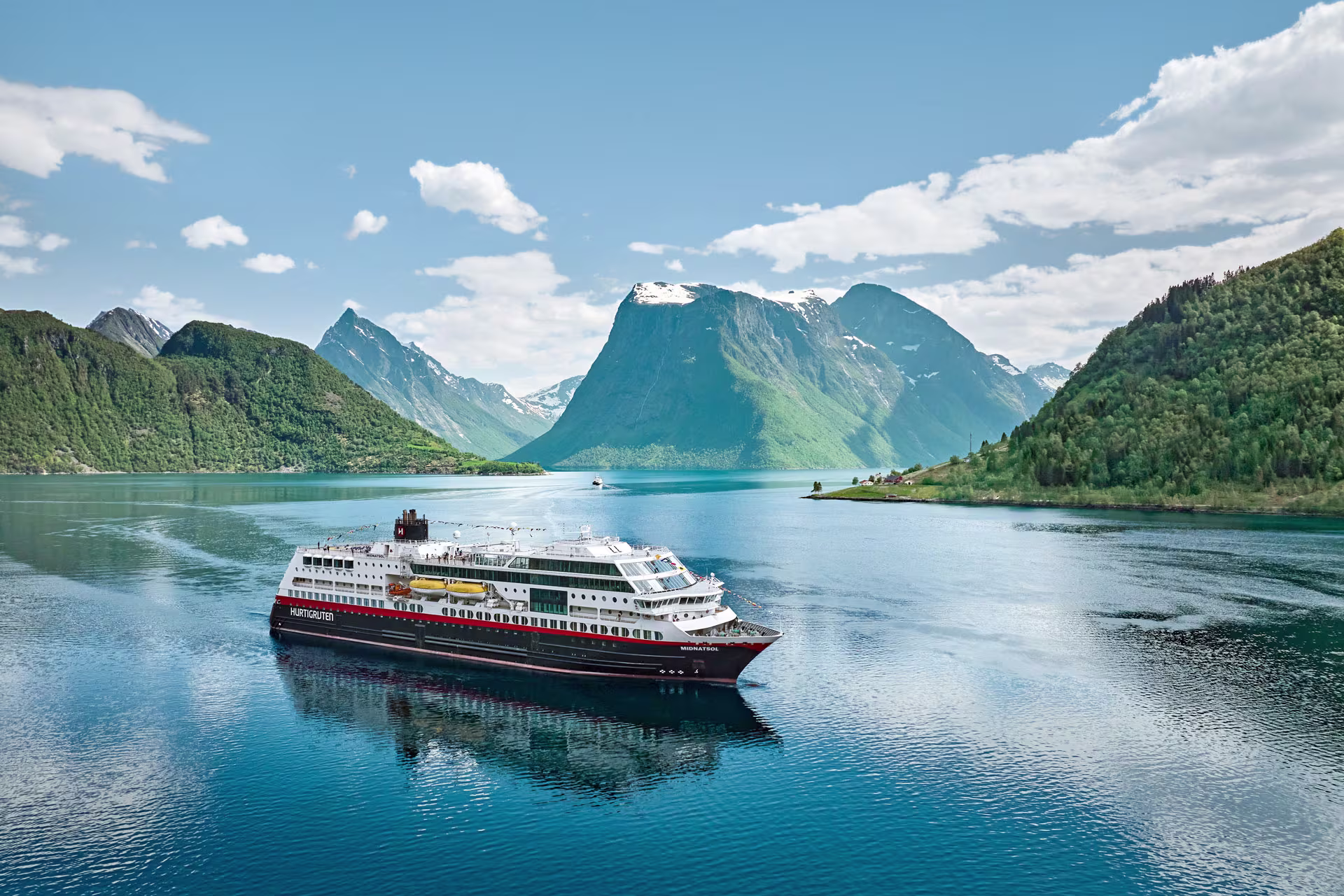 MS Trollfjord in Hjorundfjorden Drone HGR 168595 Photo Kristian Dale