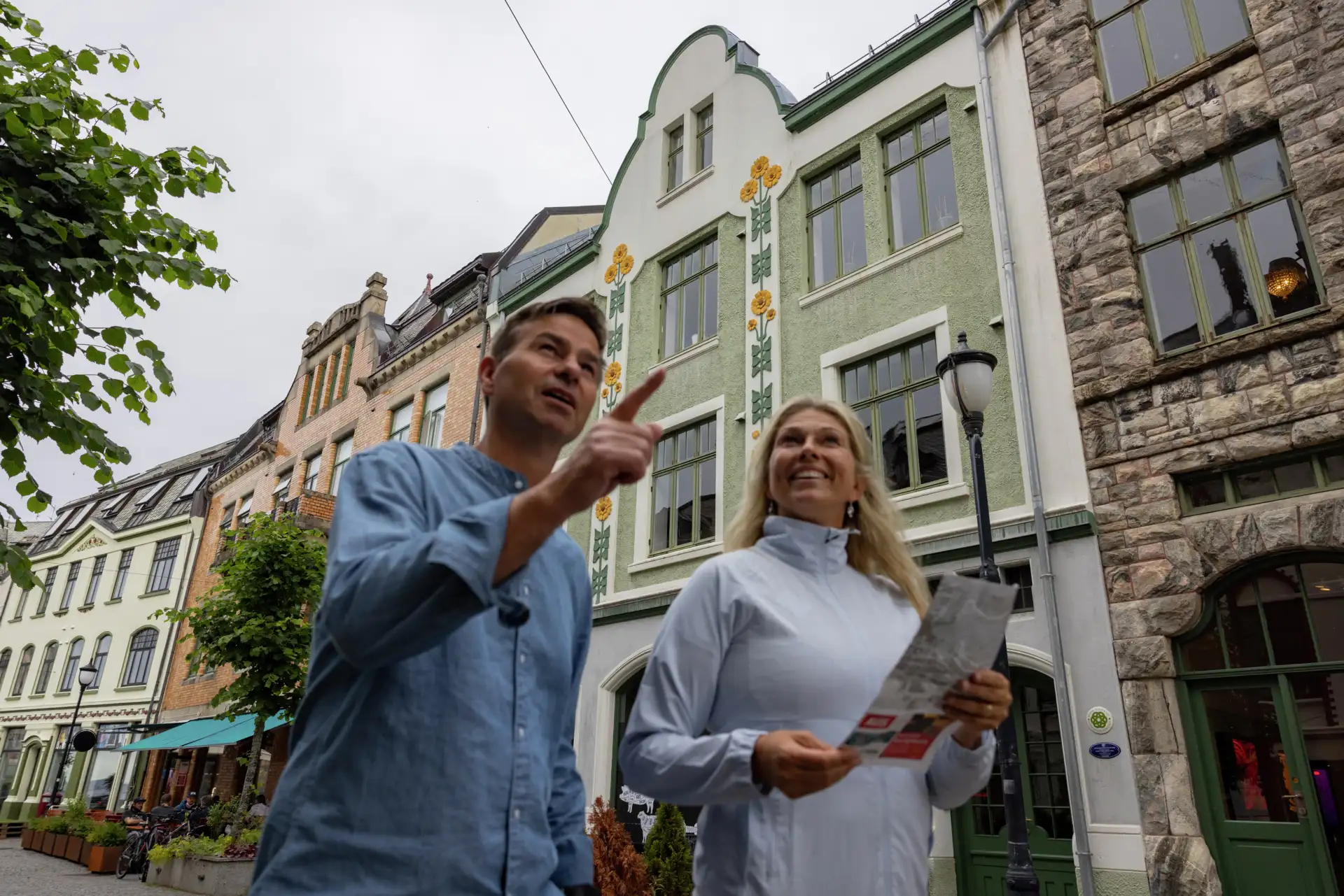 opplev-lesund-din-guide-til-byen-hurtigruten-no