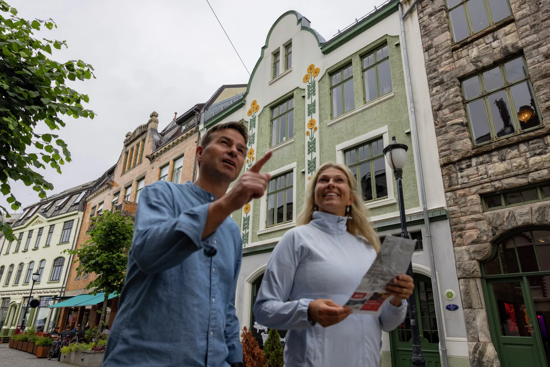 A couple on an Art Nouveau walking tour in Alesund