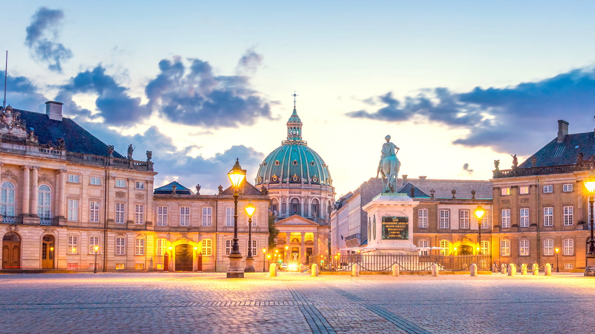 Amalienborg-Palace_shutterstock_415490086_1920x1080