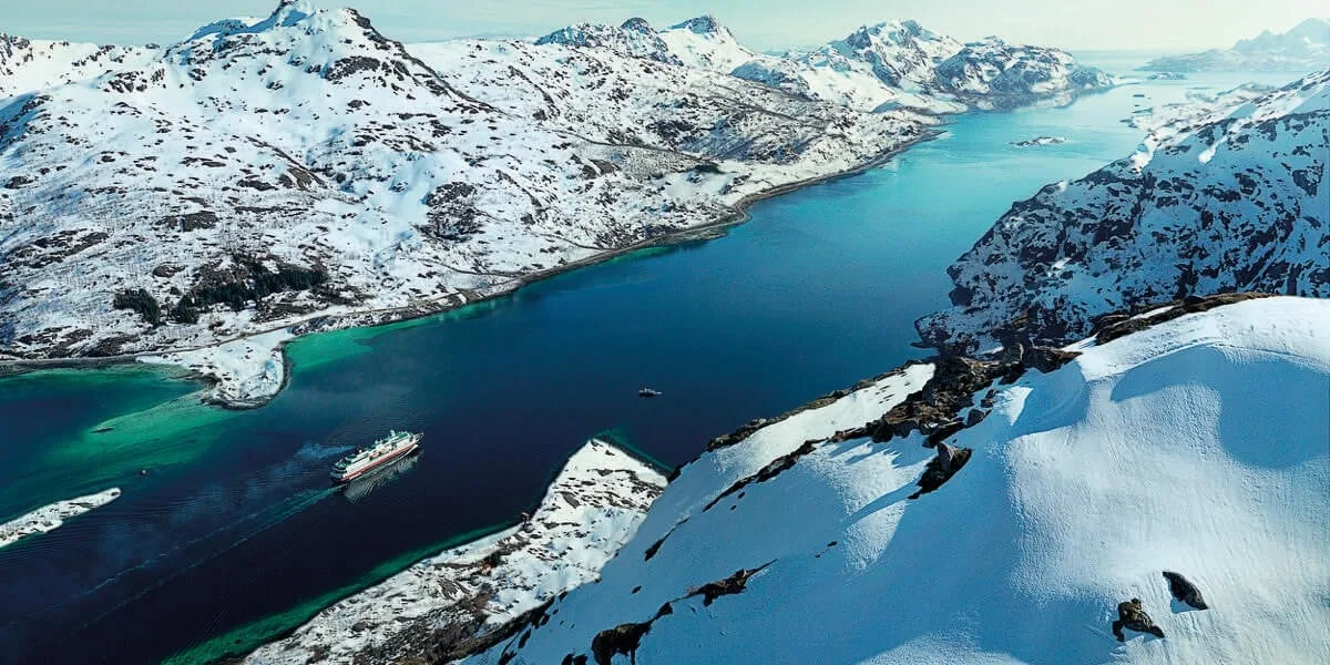 A view of a snow covered mountain