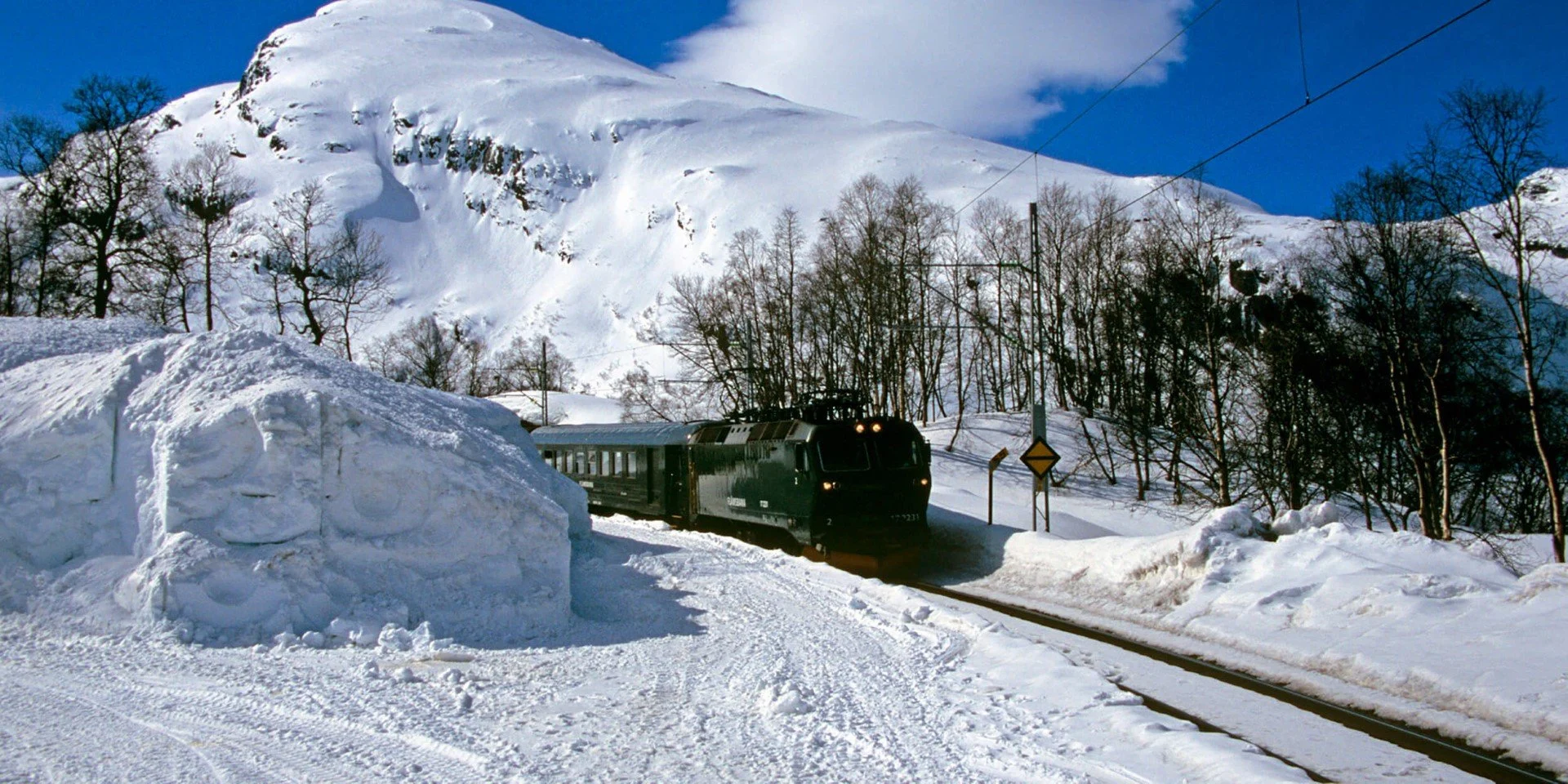 A snow covered mountain