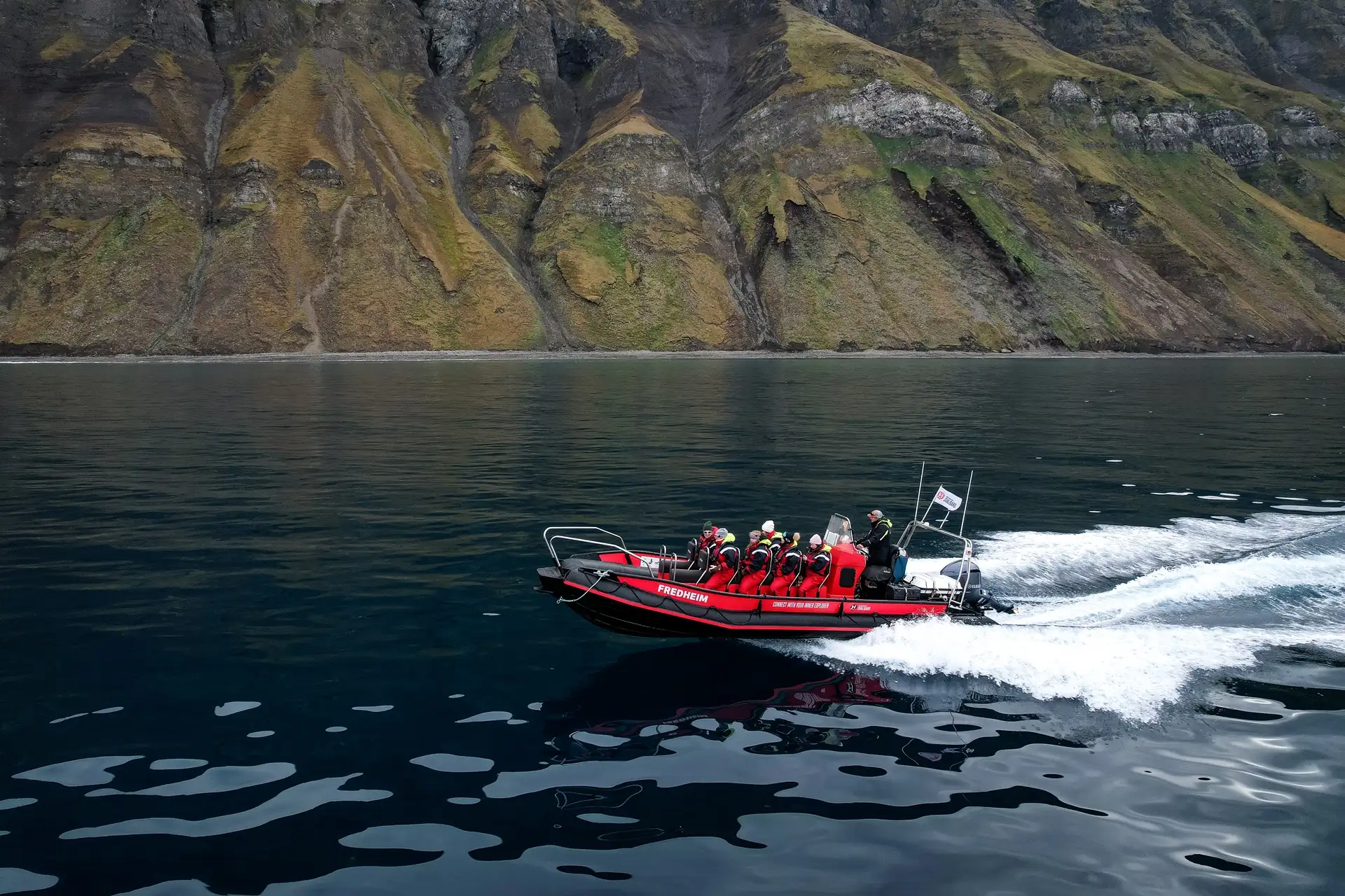 hurtigruten-svalbard-open-boat-isfjord-colesbay-thomas-griesbeck