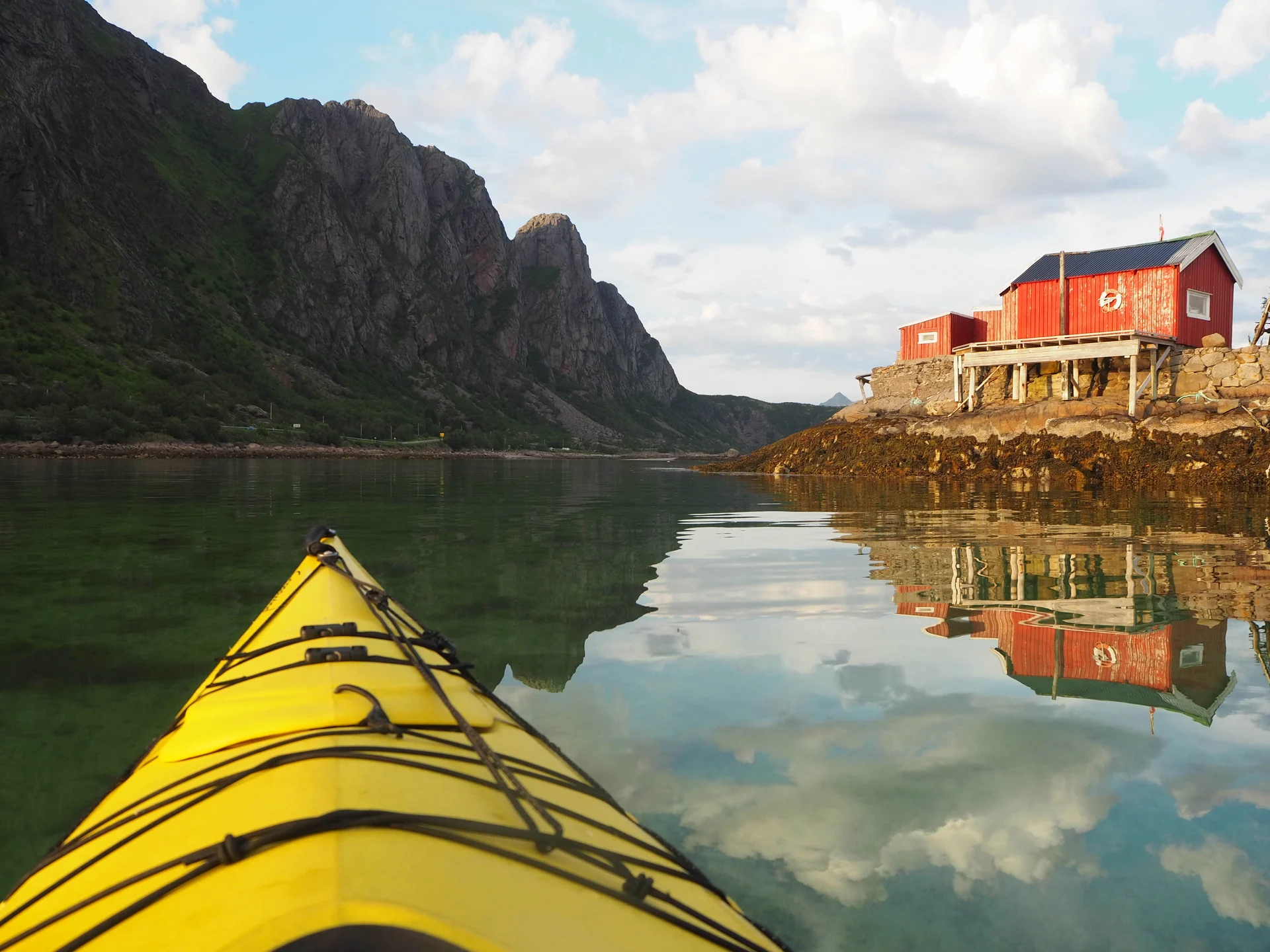 kayak-lofoten-160864-Shutterstock