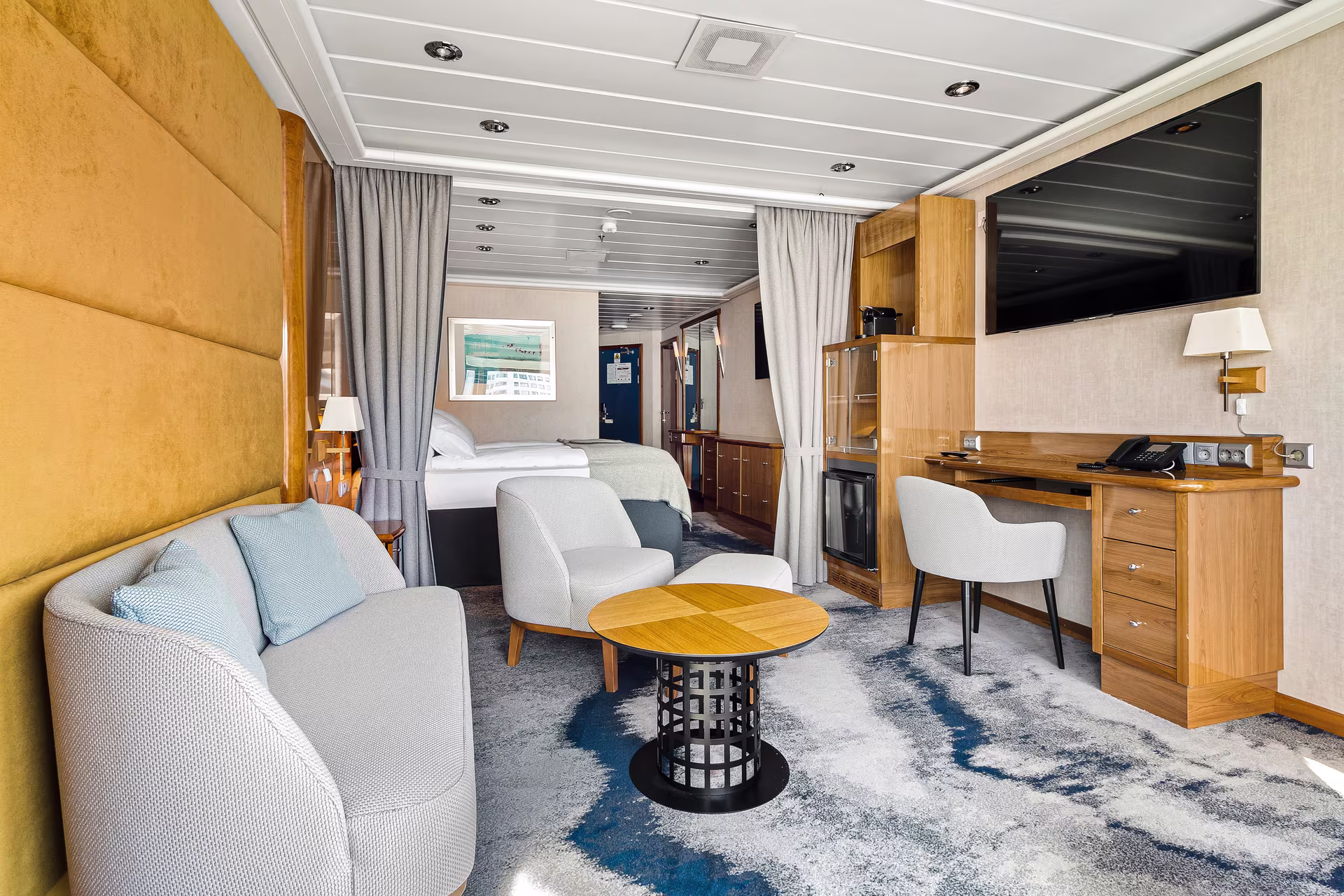 Expedition Suite MG MS Trollfjord Seating Area