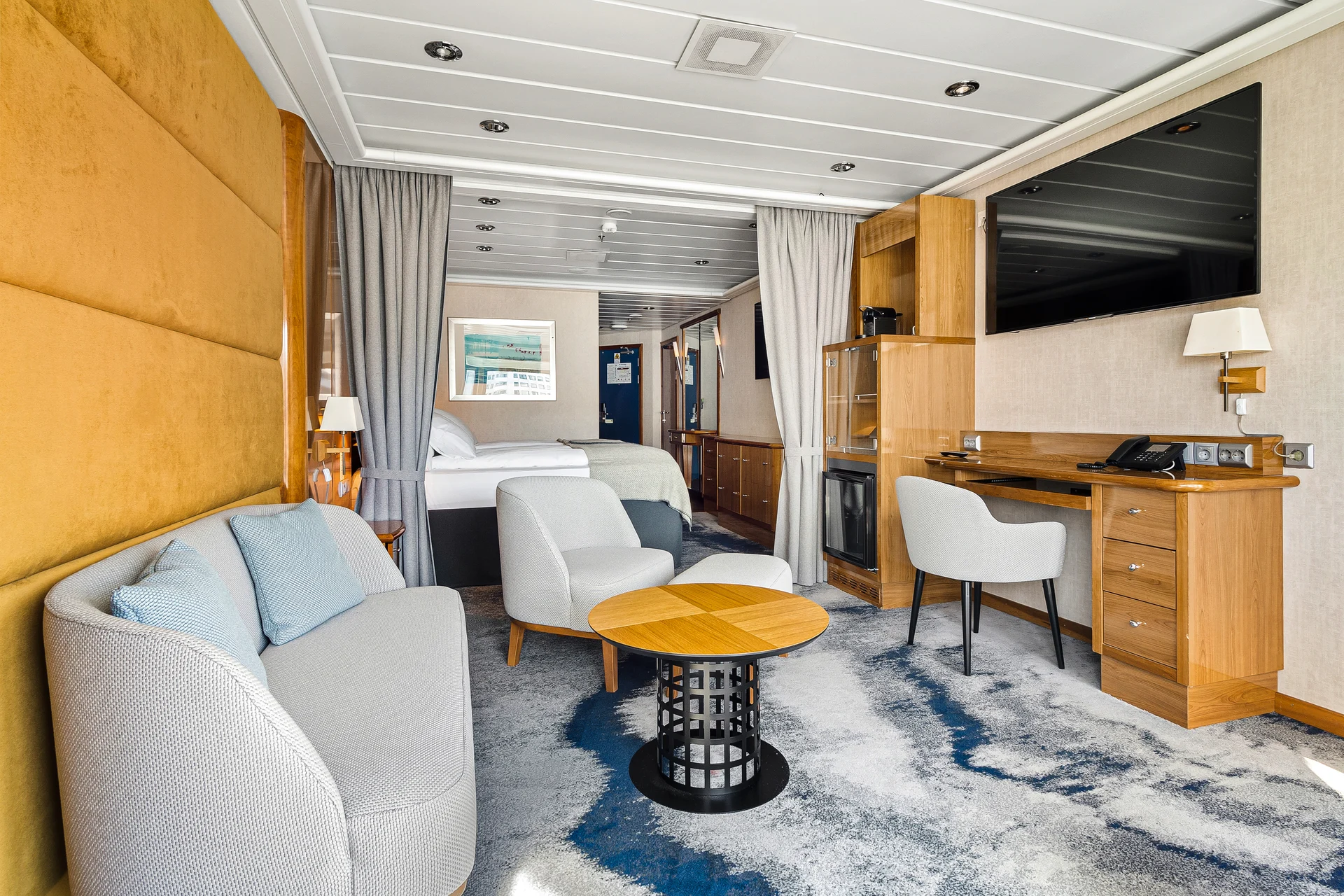 Expedition Suite MG MS Trollfjord Seating Area