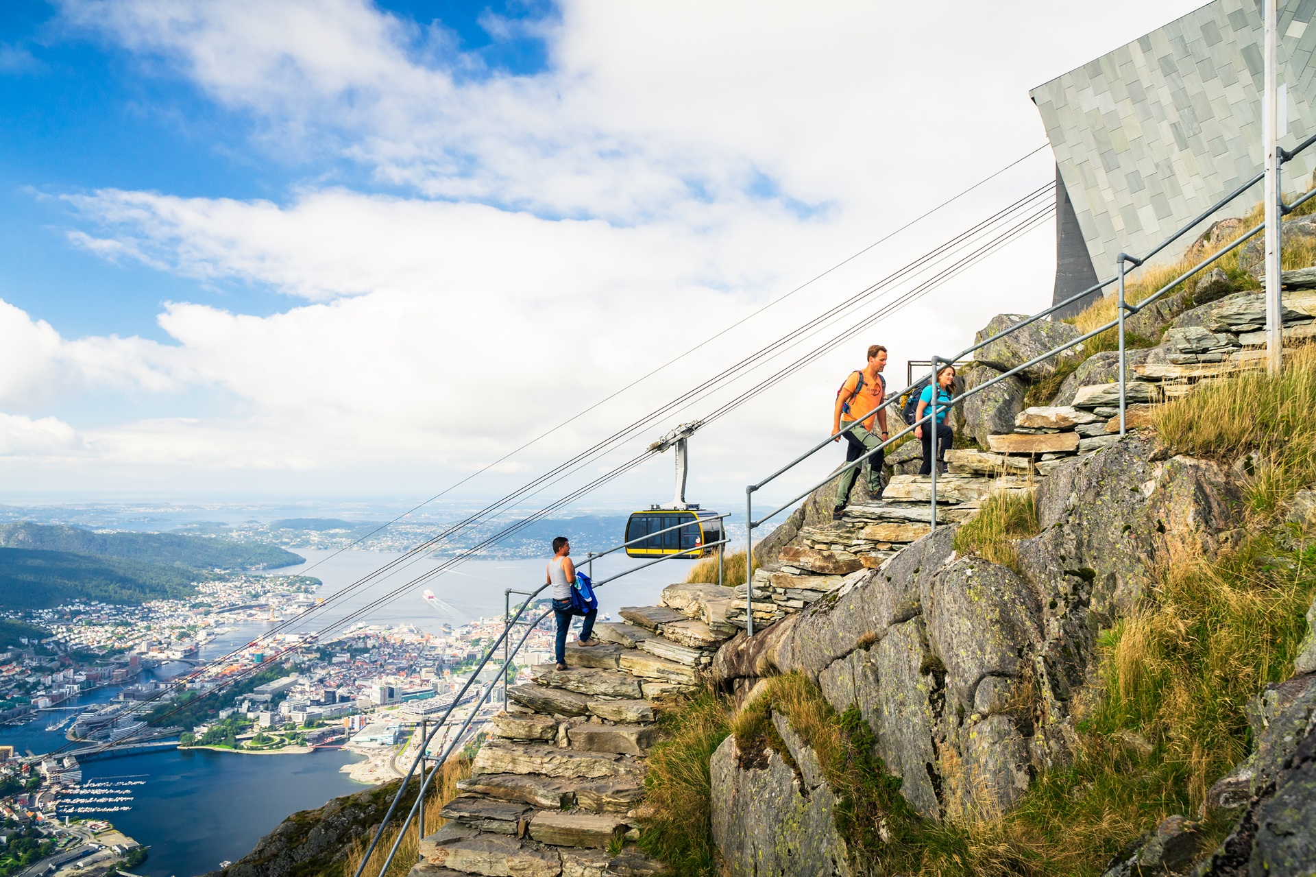 poeple-hiking-steps-mt-ulriken-gondola-oppstemten-sherpa-trapper-caspar-steinsland