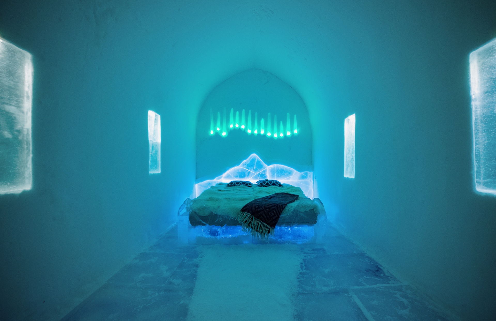 sorrisniva-igloo-hotel-suite-katelin-visit-norway