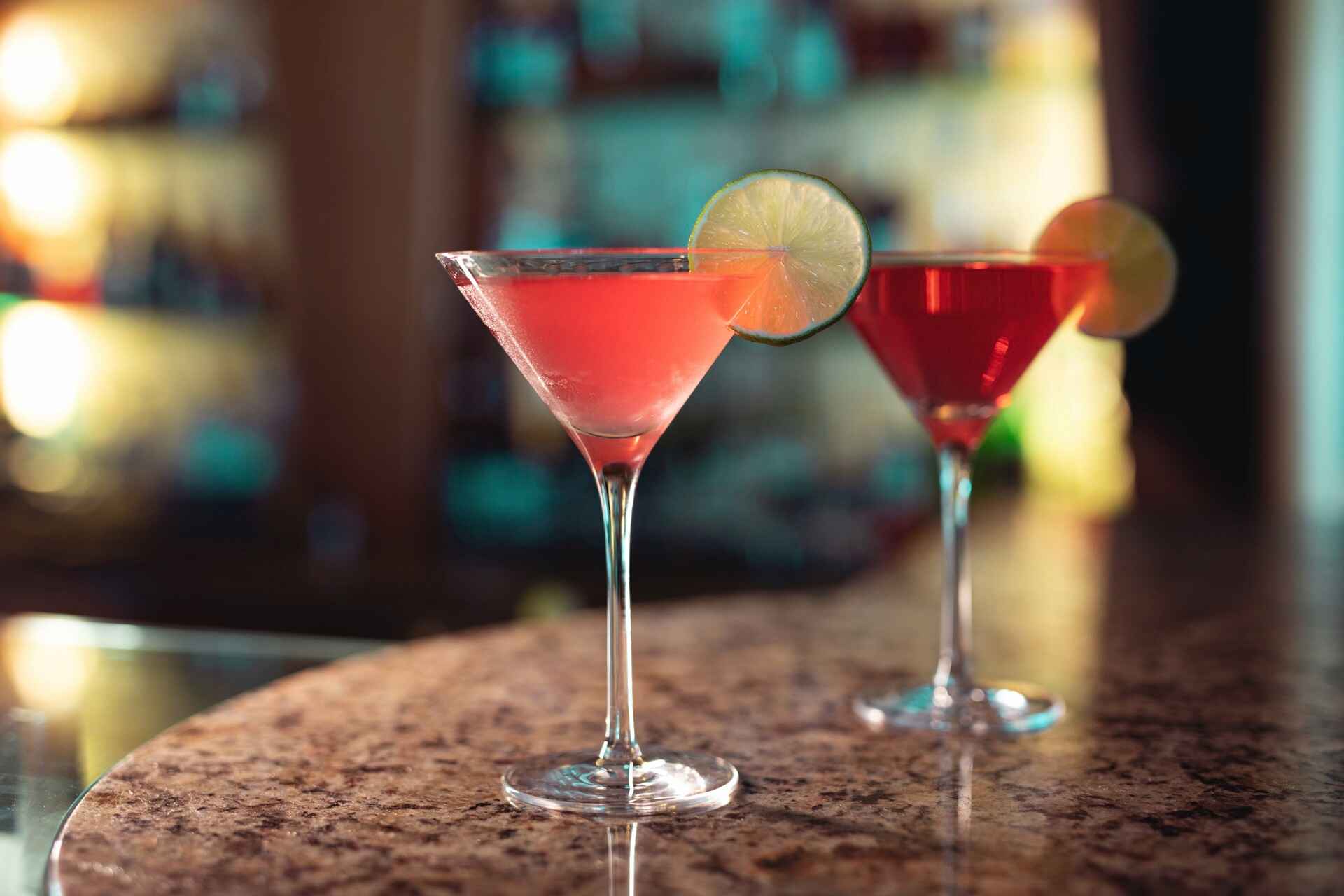 Cocktails in der Explorer-Lounge &amp; Bar