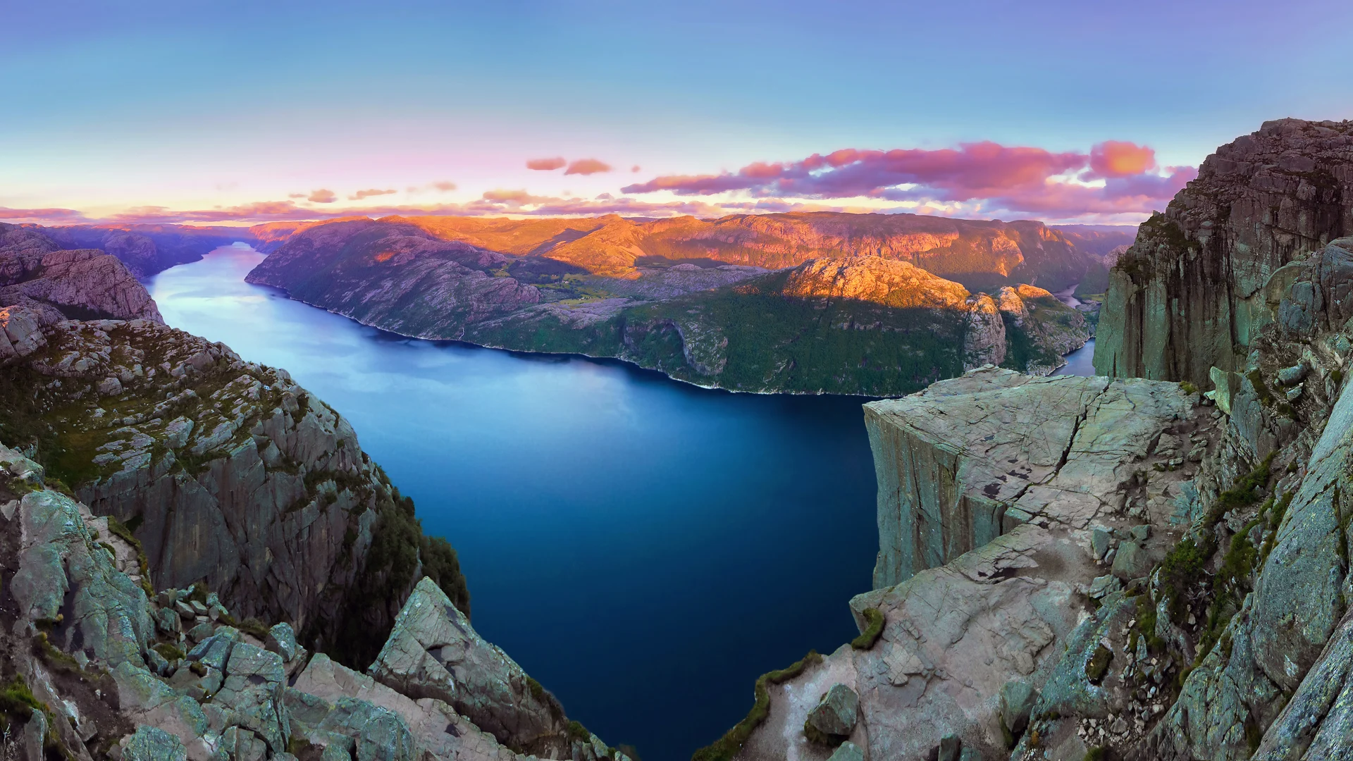 LYSEFJORD-Preikestolen-Panoramic-Sunset-1920x1080