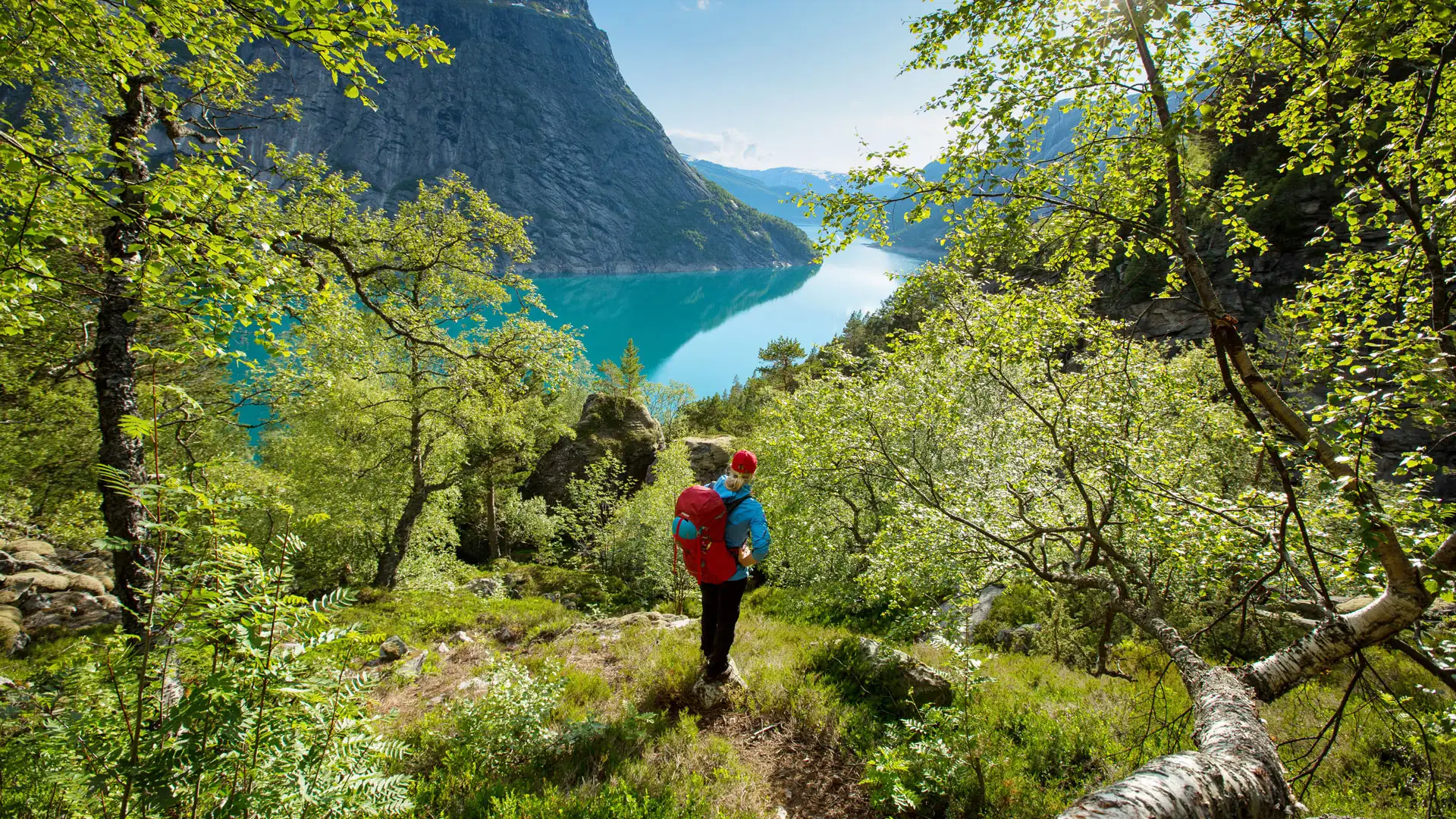 Ringedalsvannet-Tyssedal-Asgeir-Helgestad-VisitNorway.com-1920x1080