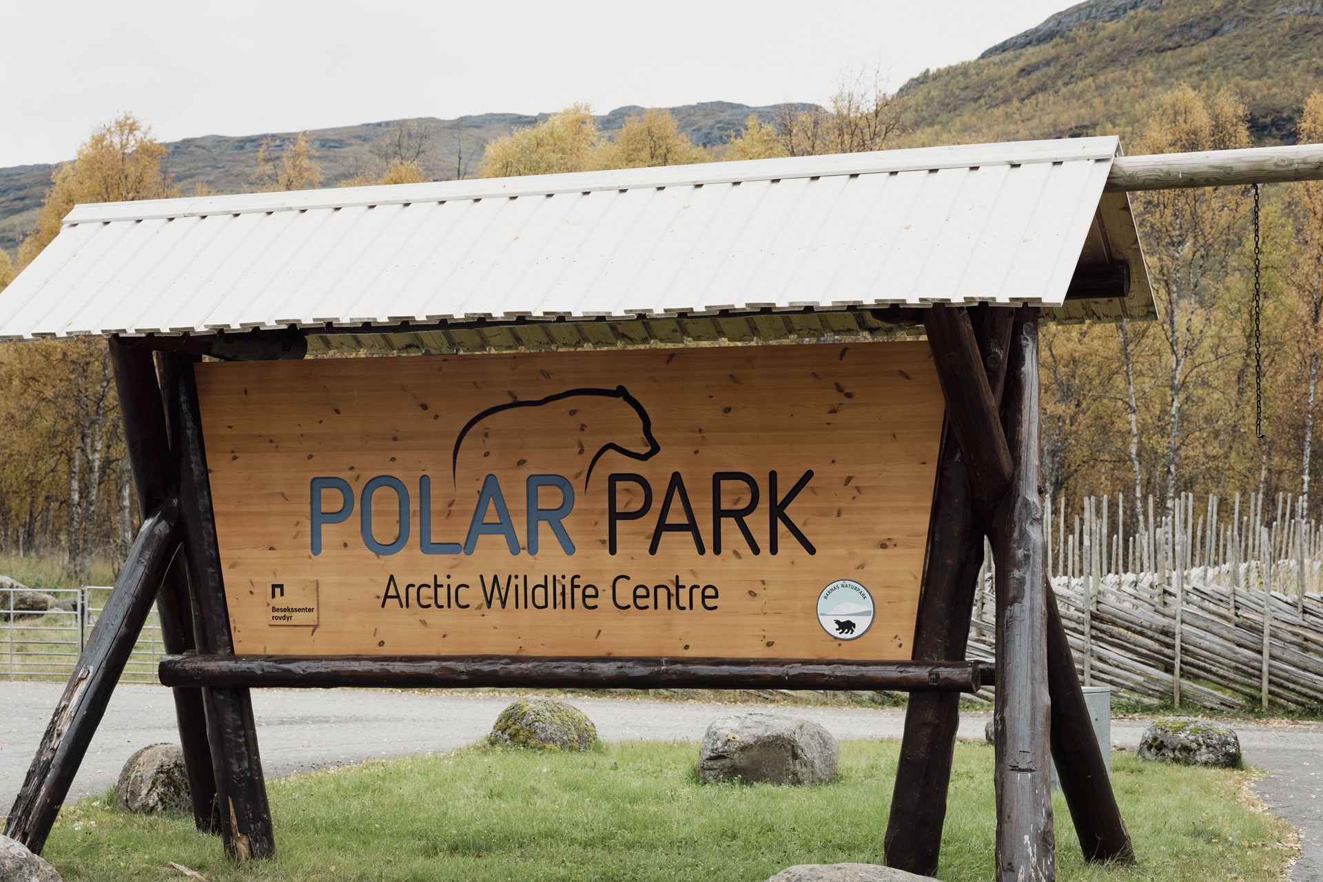 polar-park-arctic-wildlife-centre-wood-entrance-sign