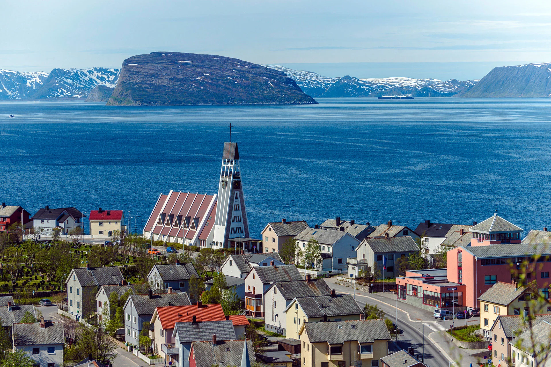 Vue aérienne de la ville portuaire de Hammerfest