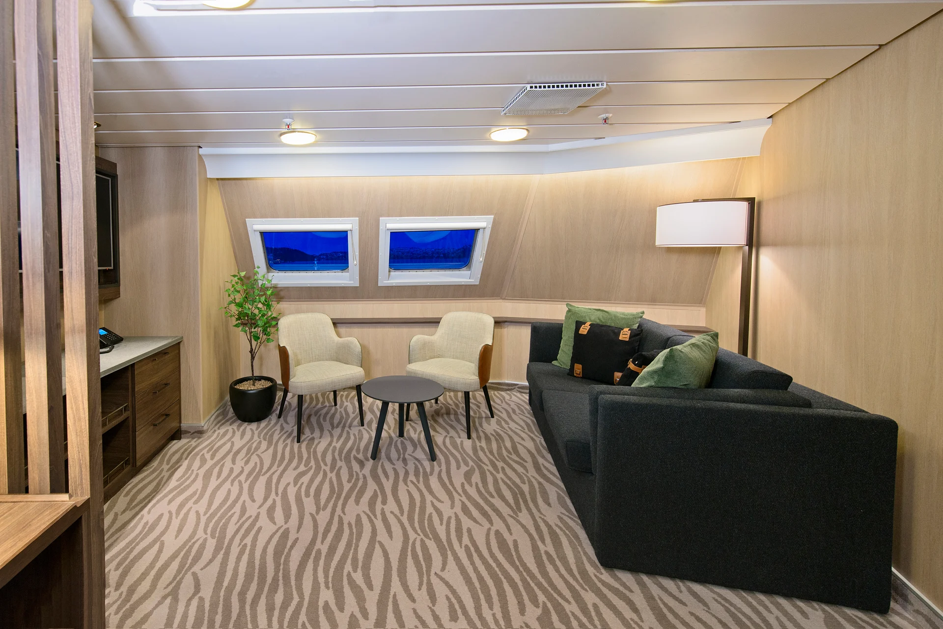 MS Richard With Expedition Suite M4 Lounge Area
