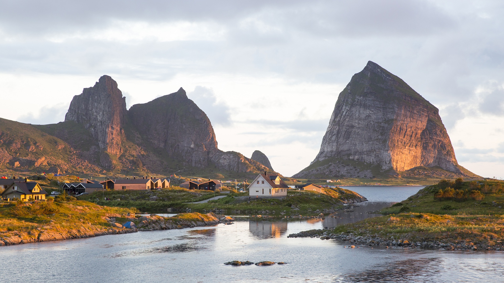 Trana-Coast-of-Helgeland-Norway-hgr-137444-shutterstock