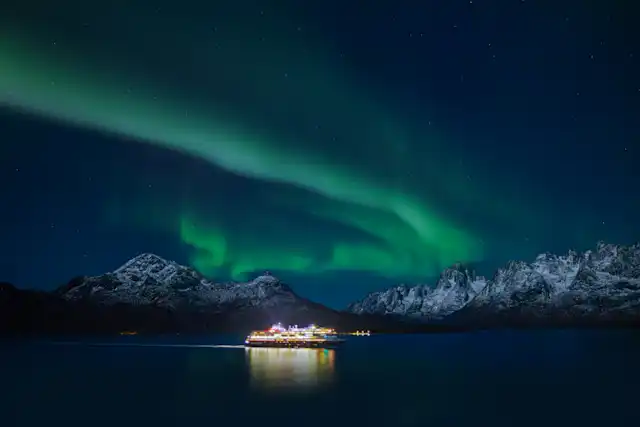 Book now & save up to 30% on select 2025-2026 cruises