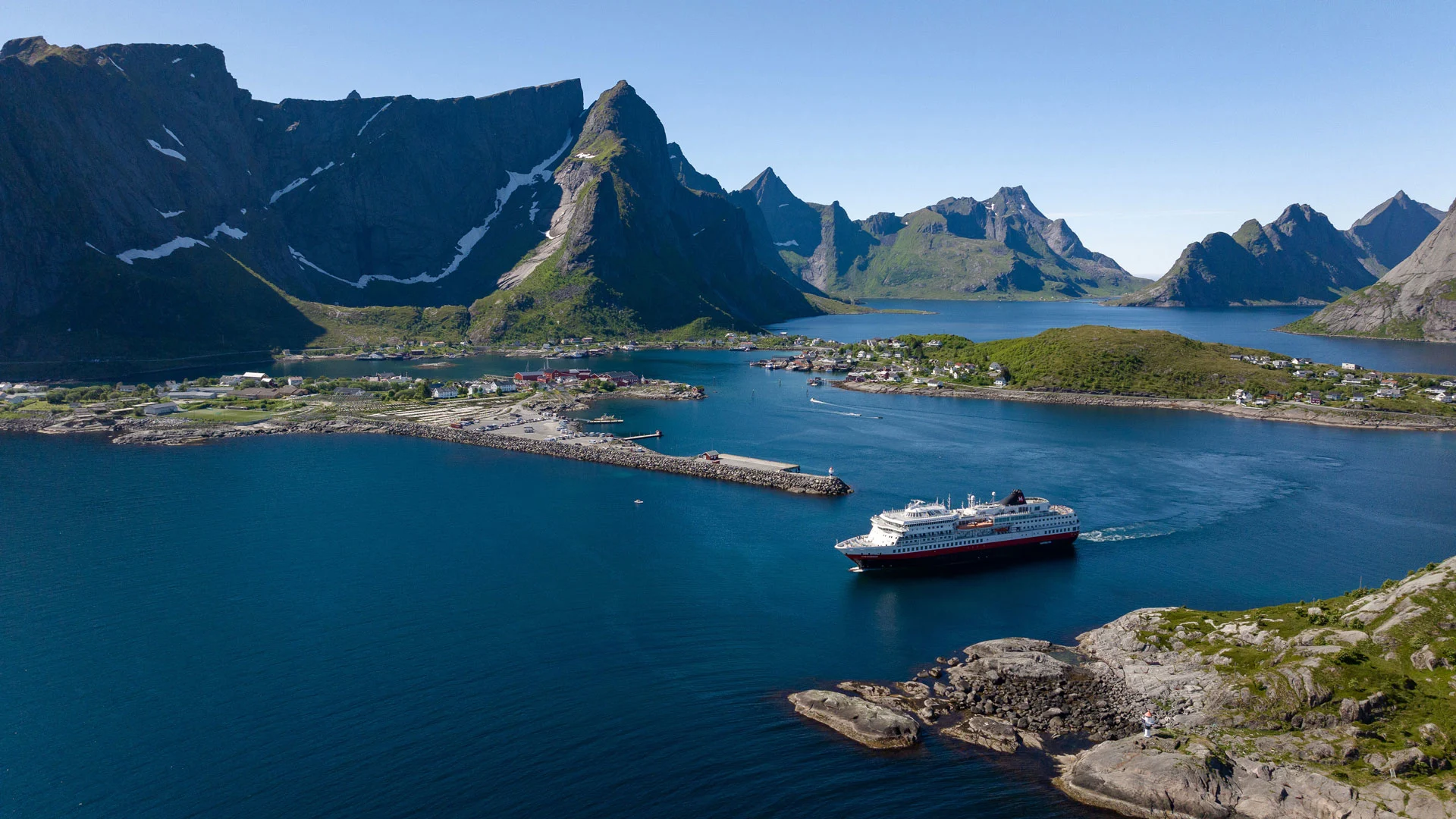 Lofoten-Reine-MS-Otto-Sverdrup-Sailing-Espen-Mills