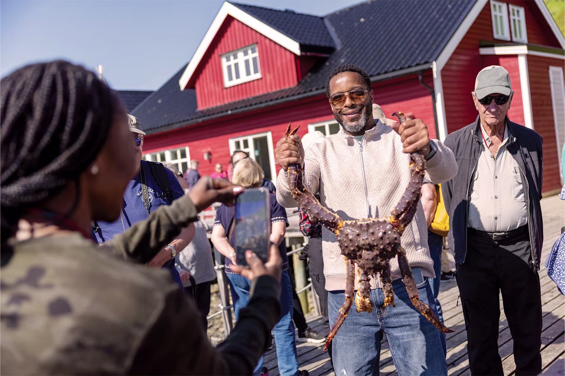 Un groupe lors d'un safari au crabe royal à Honningsvåg, en Norvège. Photo : Espen Mills