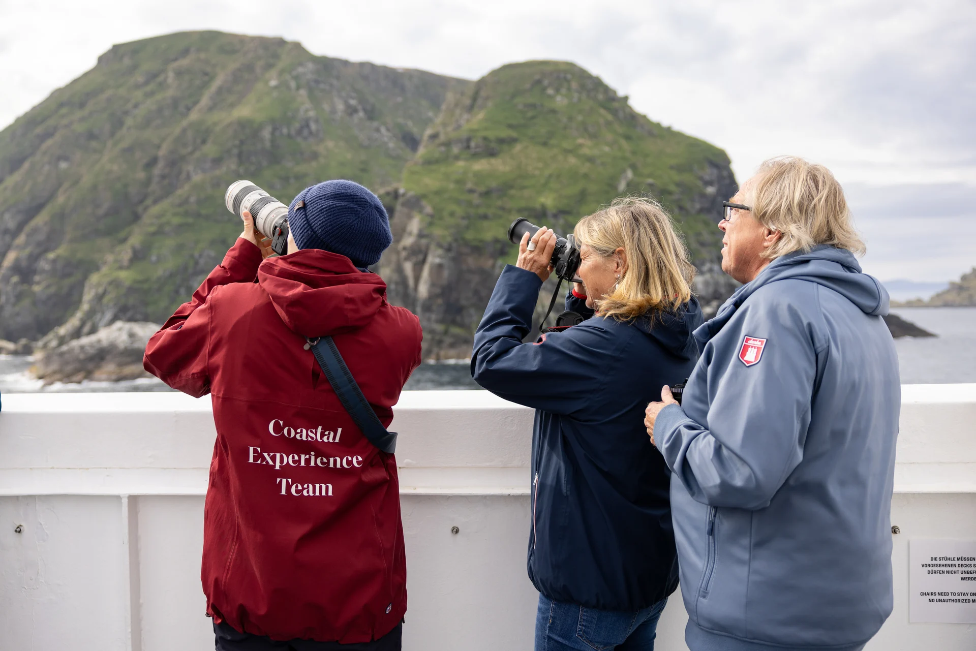 Notre équipe d'expédition est à votre disposition pour vous aider à prendre des photos.
