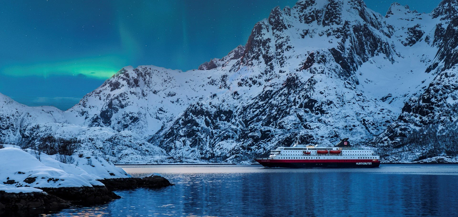 Et nærbilde av en snødekte fjellet