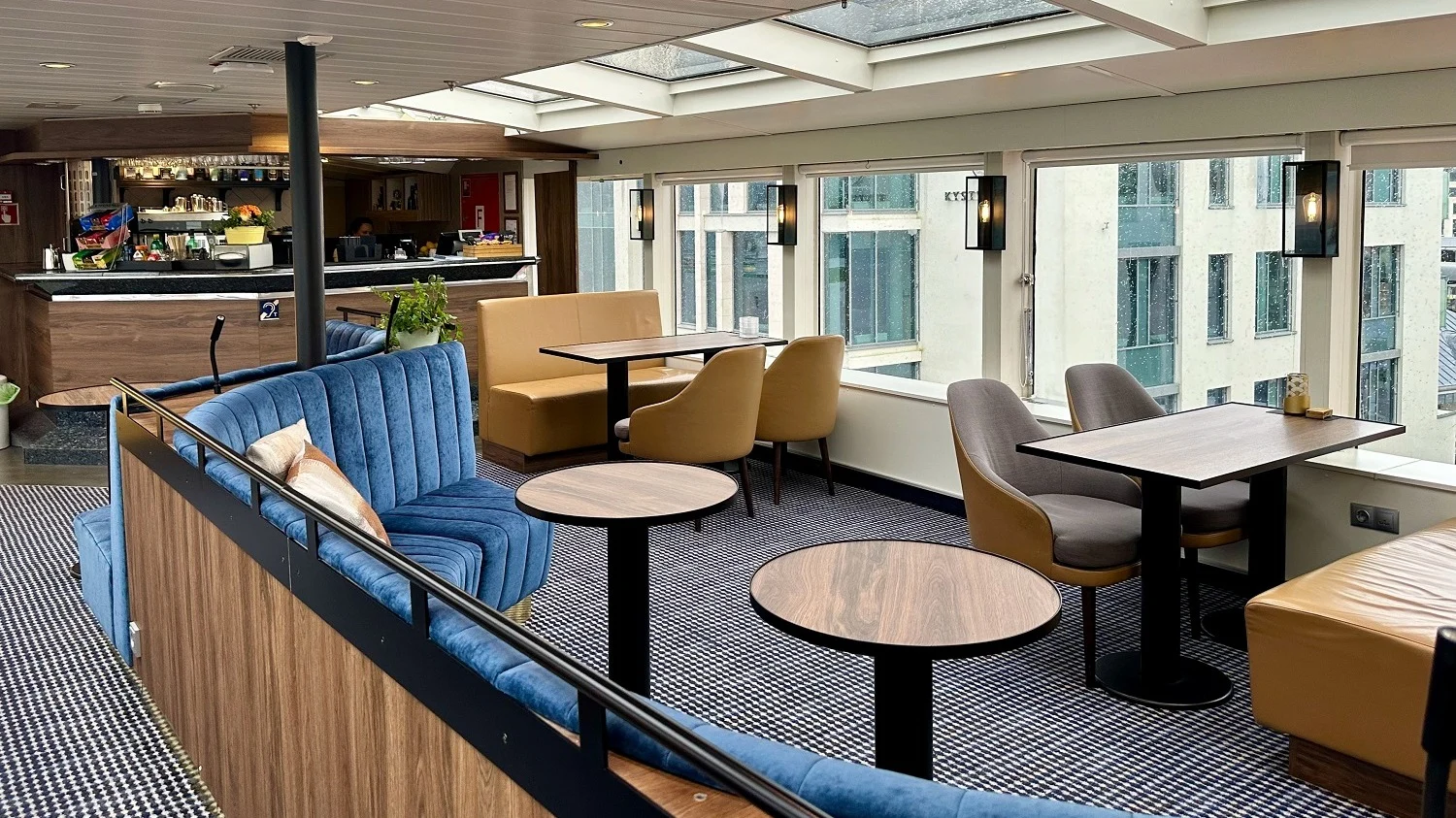 fyret-panorama-lounge-ms-vesteralen-gaute-rongve