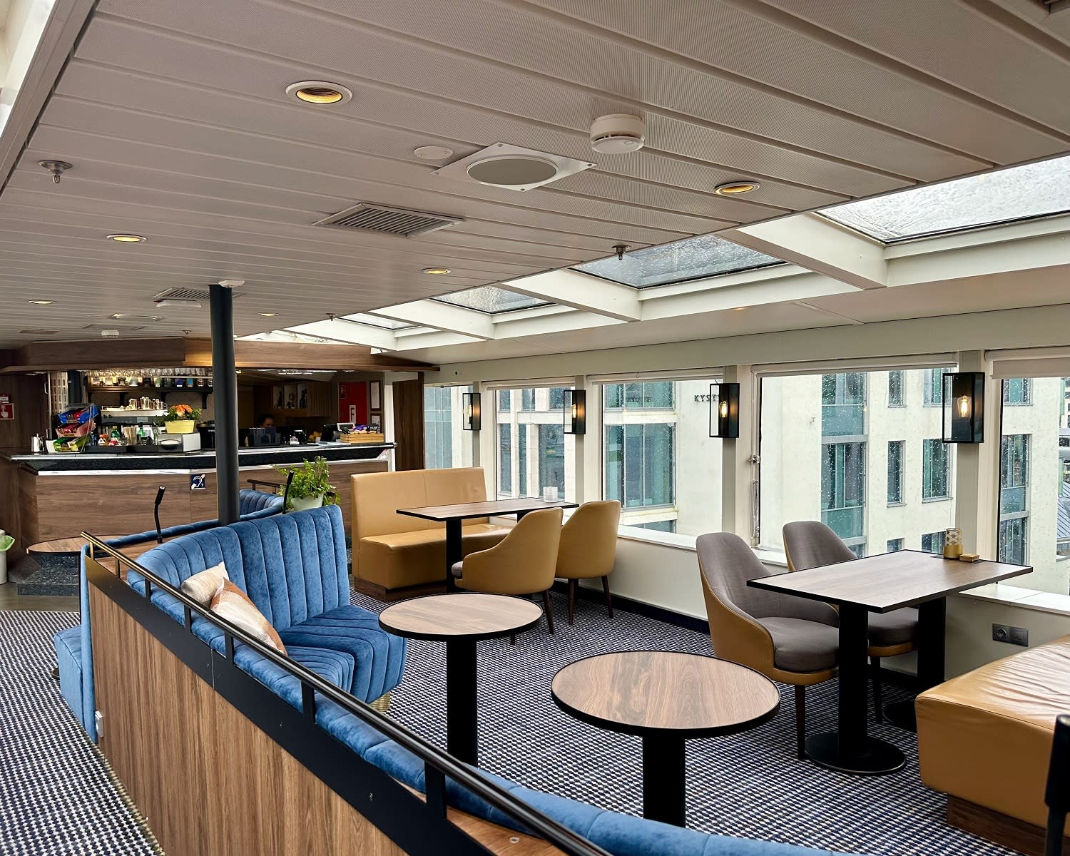 fyret-panorama-lounge-ms-vesteralen-gaute-rongve