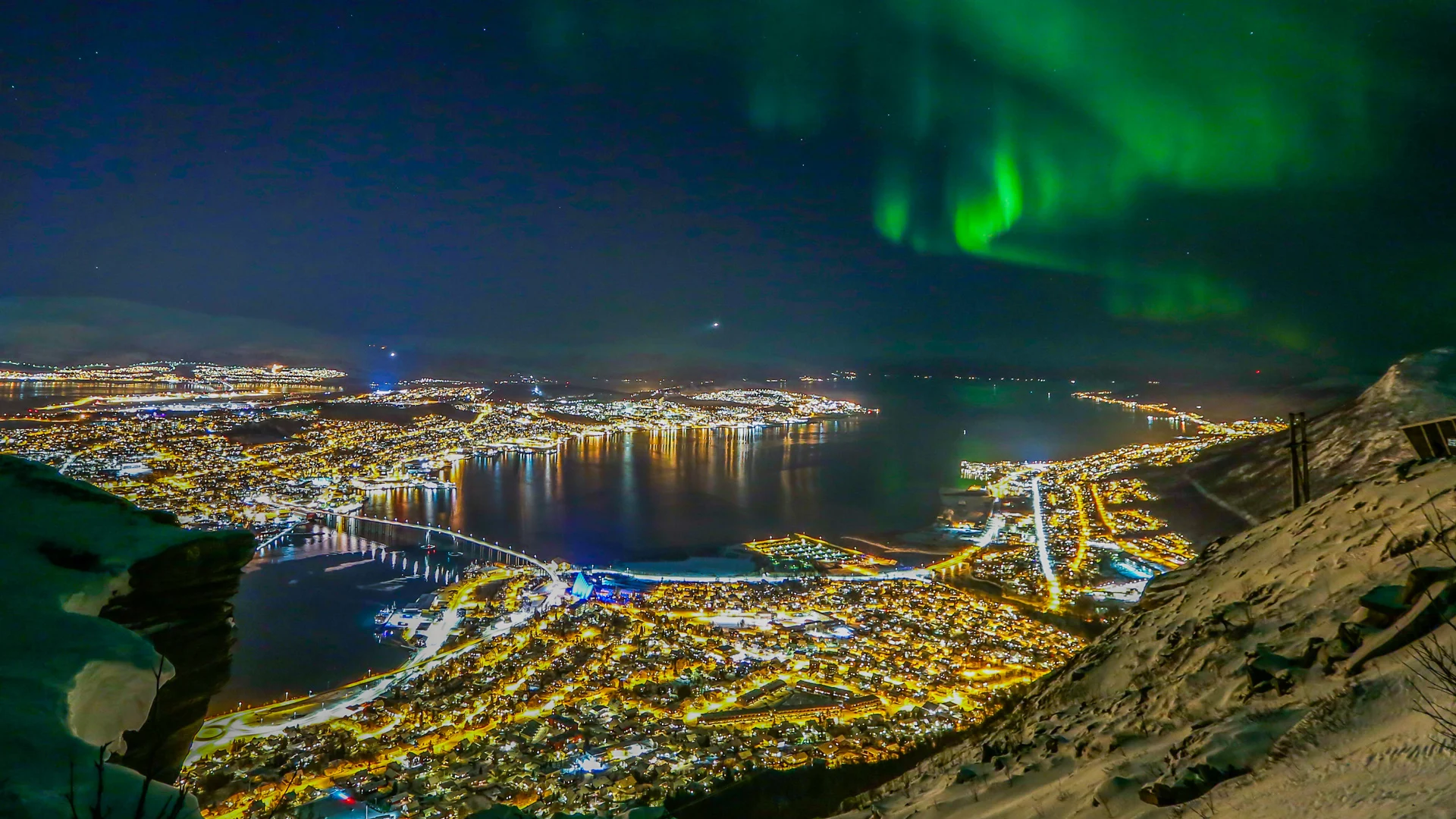 Tromsø-in-northern-lights-in-winter Yngve-Olsen-Visit-Norway 1920x1080