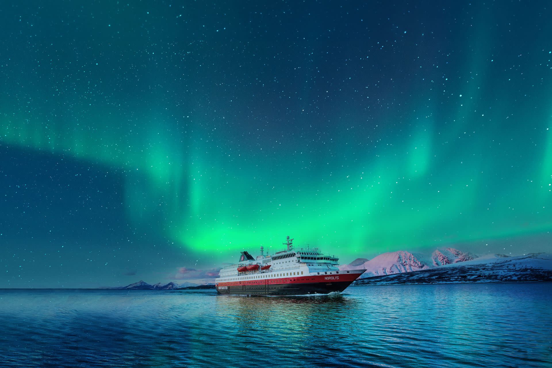MS Nordnorge im Schein des Nordlichts