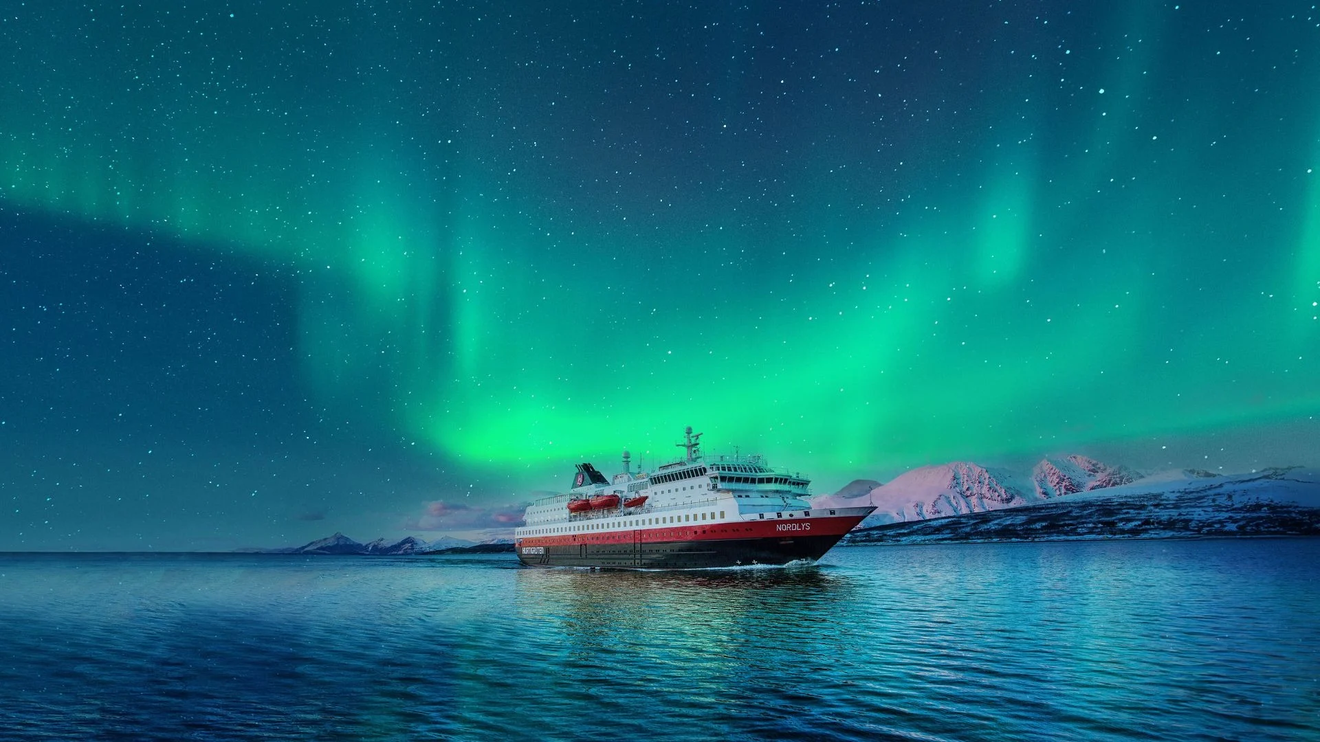 MS Nordlys im Schein des Nordlichts