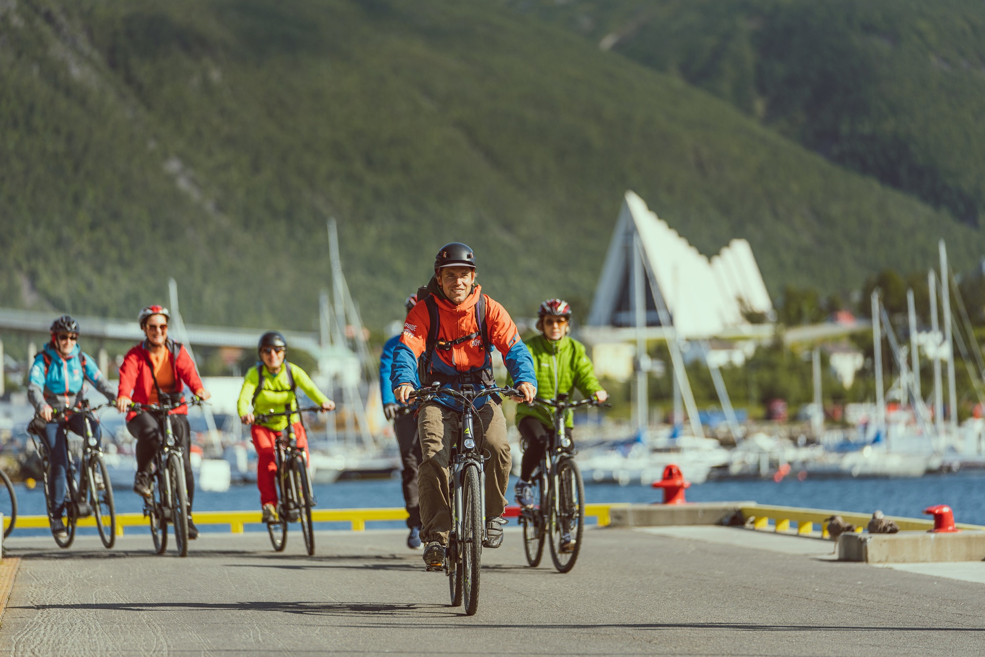 Tromsø-city-center-bicyclists-vegardStien-vegasti1