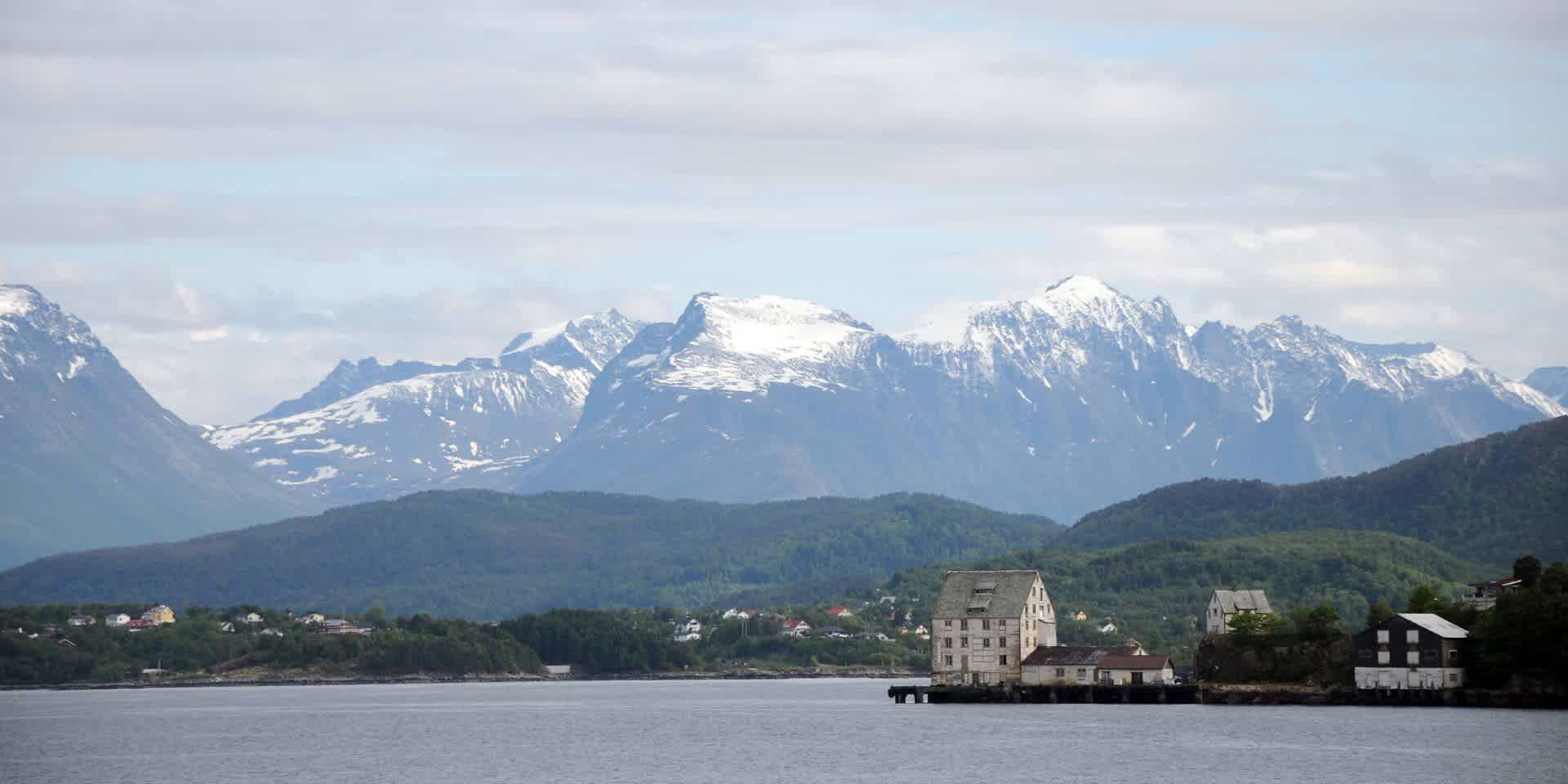Sea view with the Sunnmøre Alps in the background